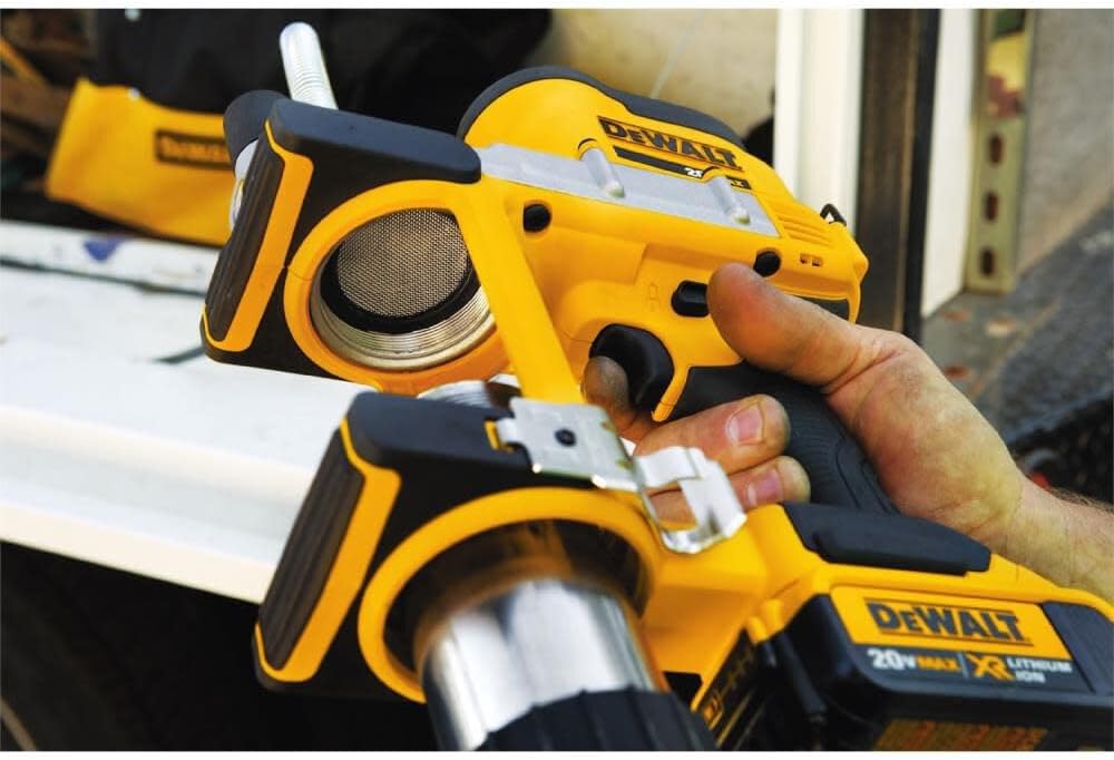 DEWALT 20V MAX* Cordless Grease Gun (DCGG571M1)