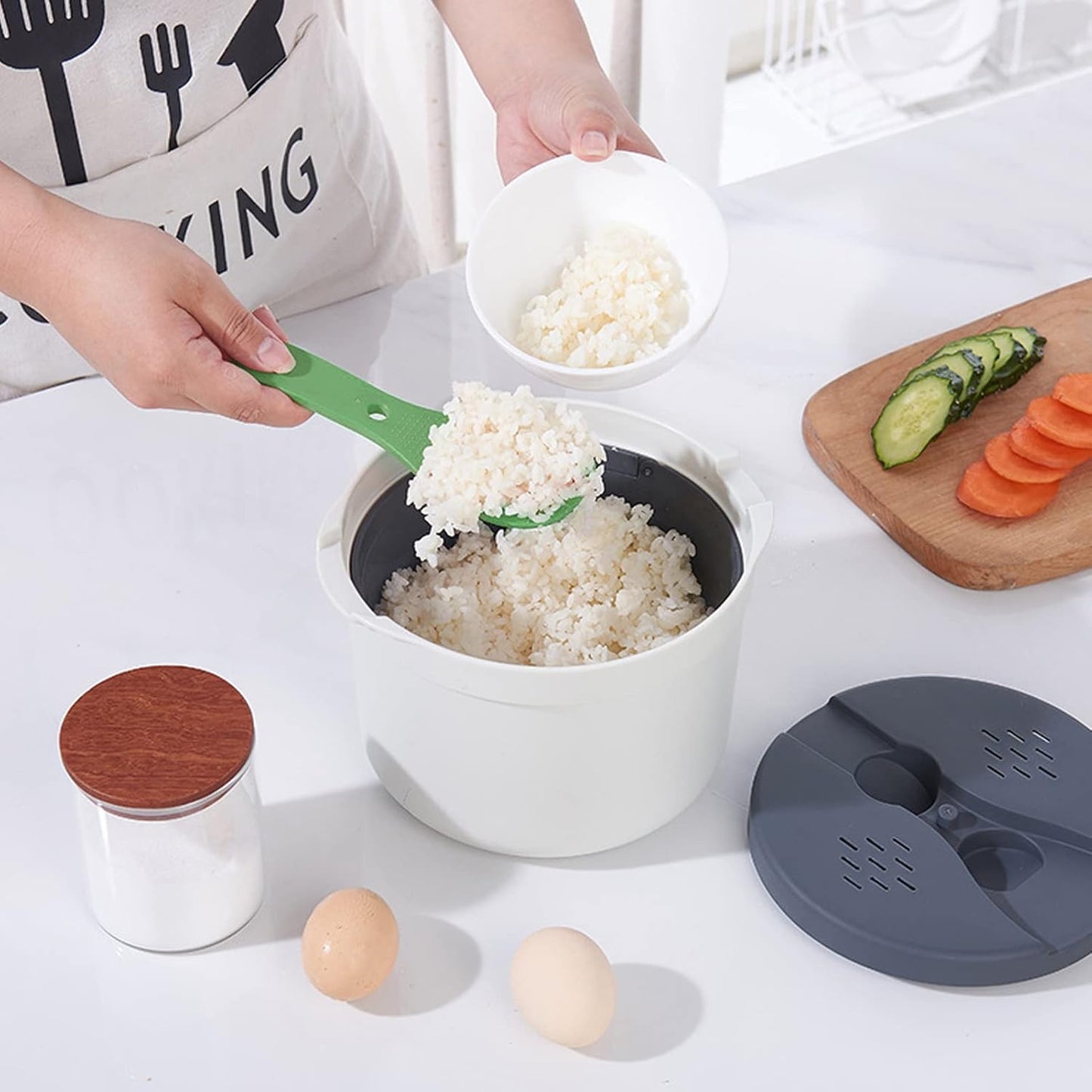 Microwave Rice Cooker, 2L Capacity Food Grade PP Microwave Rice Cooker Steamer with Spoon, Lid and Strainer, Non Stick Steaming Pot Microwave Rice Maker for Home Meal Prep Cooker