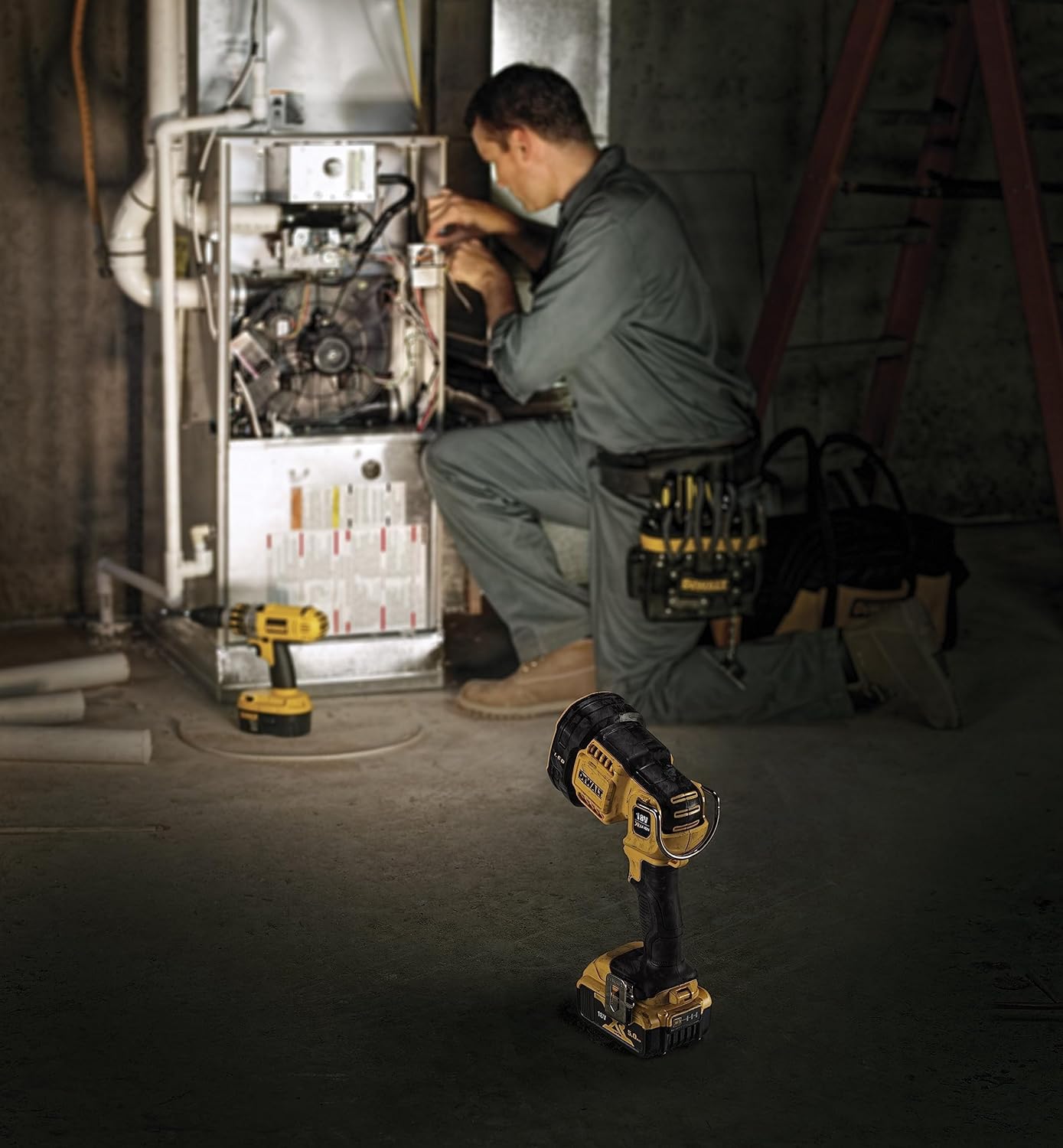 DEWALT 20V MAX LED Work Light, Pivoting Head (DCL043)