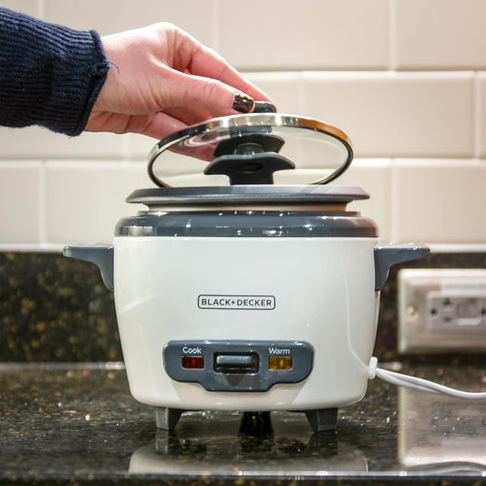 BLACK+DECKER 3-Cup Rice Cooker, 1.5-cup Uncooked Rice, 3 Cups Cooked, Steaming Basket, Removable Non-Stick Bowl, One Touch - PuriLite