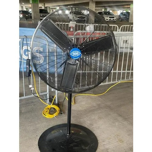 Global Industrial™ 30" Oscillating Pedestal Fan, 8,775 CFM, 1/3 HP, 1 Phase