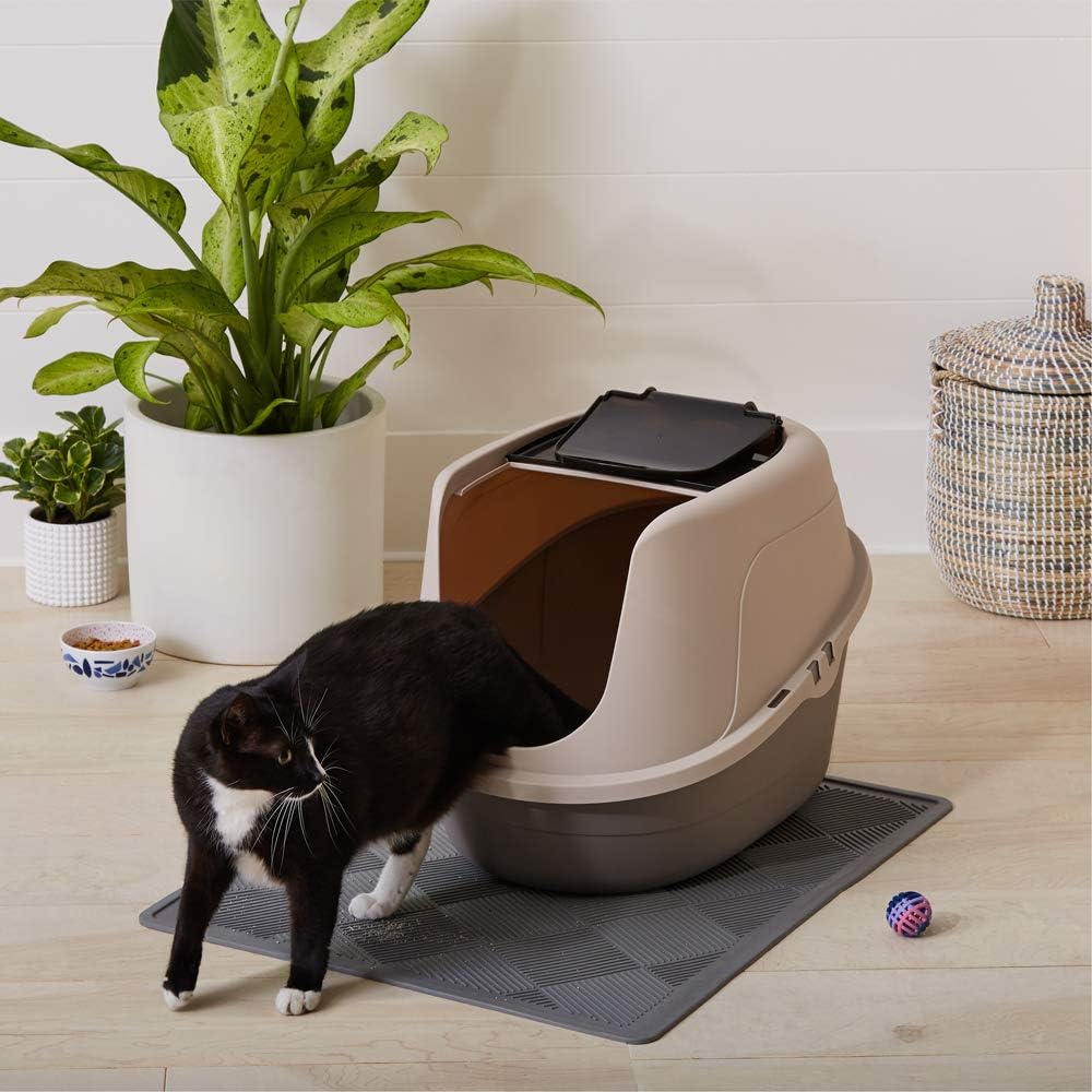 Amazon Basics No-Mess Hooded Corner Easy Clean Cat Litter Box, Triangle, Charcoal, 26 in x 20 in x 23 in