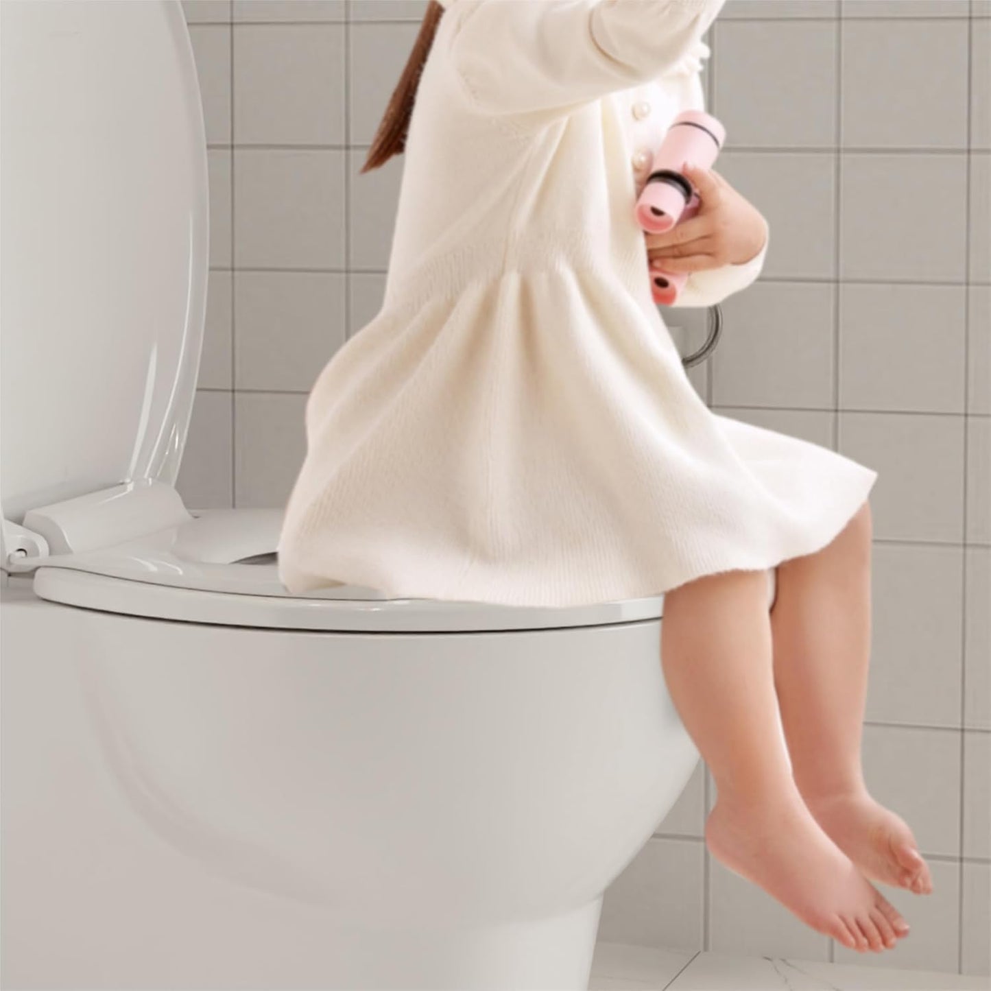 White Elongated Toilet Seat, Slow Close Toilet Cover Seat for Easy Clean and Stain-Resistant, Plastic Toilet Seat with Cover, Quick-Release Hinges and Quick-Attach Hardware