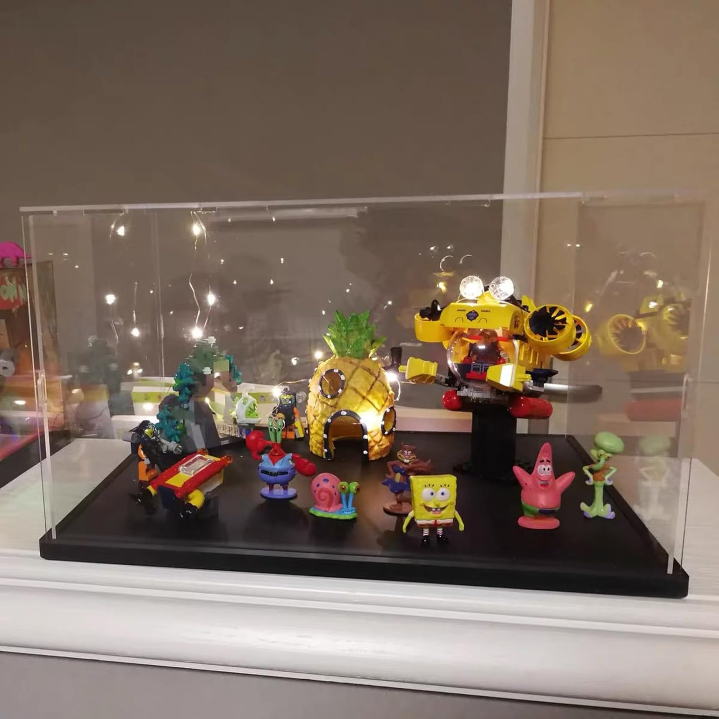 Thickened Clear Acrylic Display Case for Lego 10330 43268 76450 42170 10295 10353 Collectibles, Transparent Box Dustproof Protection with Wood-Plastic Base & String Light, Black Inside 40x20x20cm