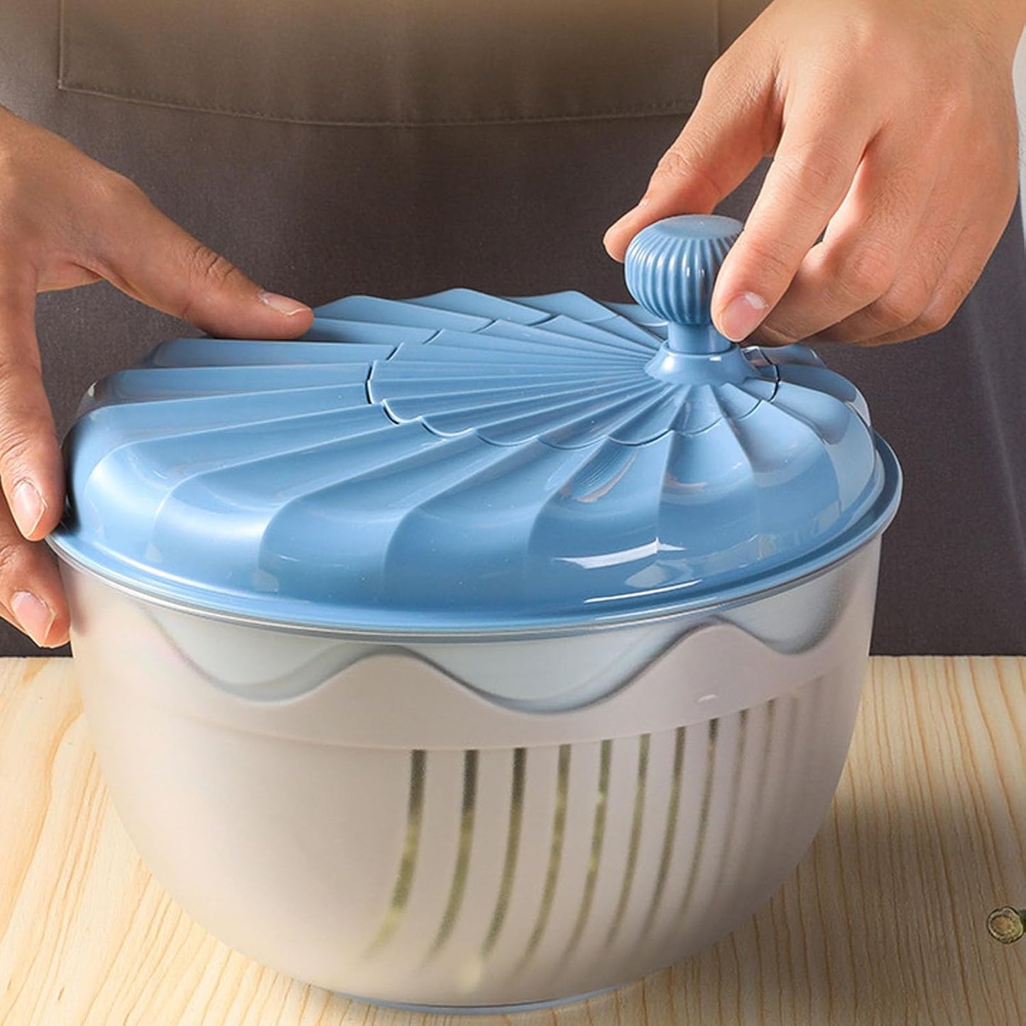 Salad Spinner, Efficient Lettuce Spinner Vegetables Fruits Wash Bowl Quick Drying Multifunctional Green Salad Dryer for Washing and Draining Greens, Fruits (Beige)