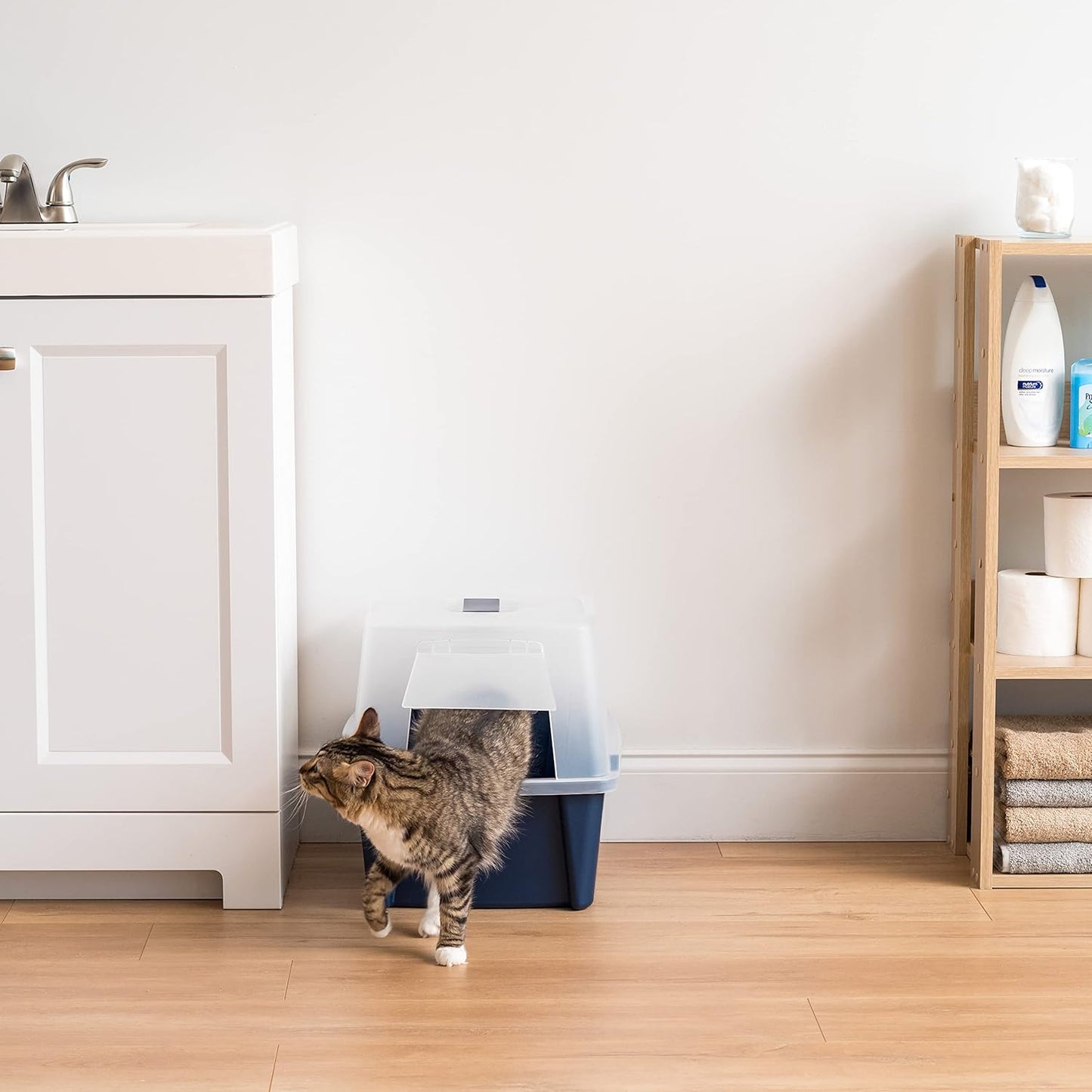IRIS USA Cat Litter Box, Litter Box Enclosure with Scoop and Front Door Flap, Covered Kitty Litter Box for Privacy, Portable, Easy to Clean, Navy