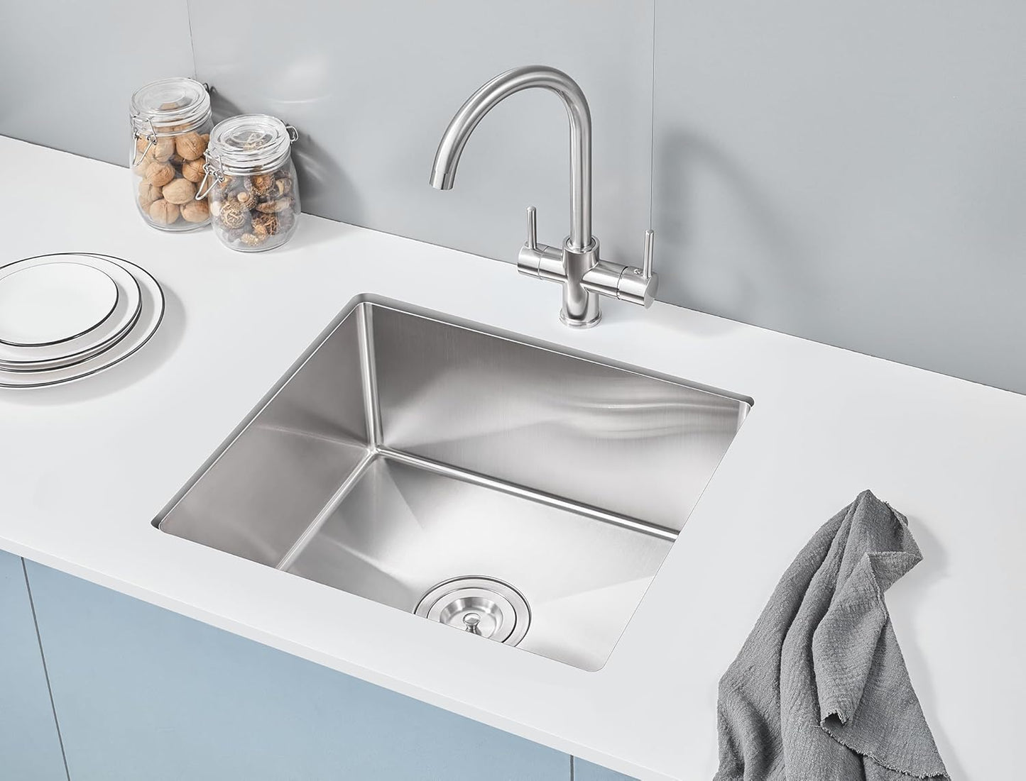 MENATT 20-inch Undermount Kitchen Sink, SUS304 Stainless Steel Handmade Single Bowl Kitchen Sink with Sink Strainer (Brushed), 20"x16"x9"