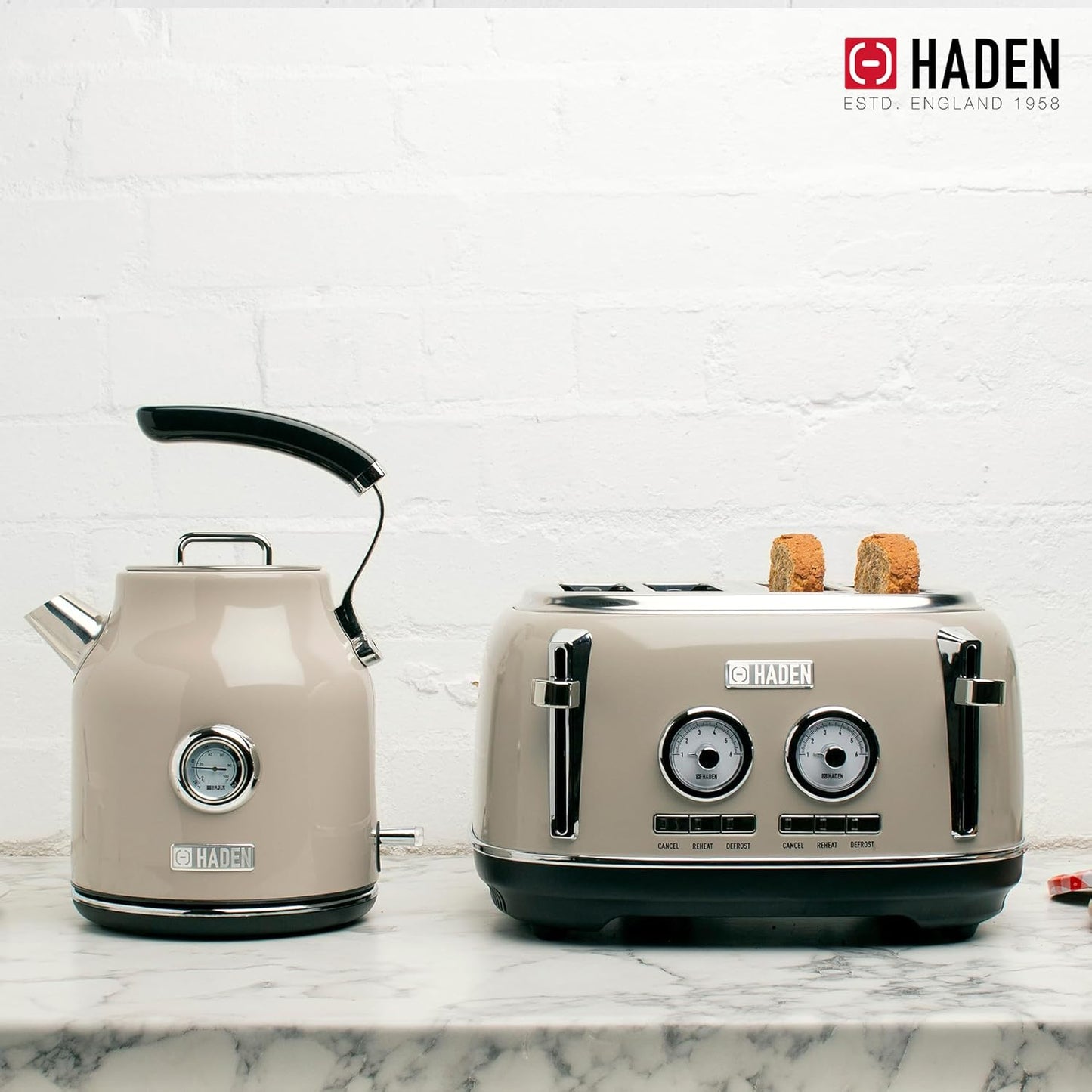 Haden Dorset 75083 Stainless Steel 1500W Retro Toaster 4 Slice Wide Slot w/Removable Crumb Tray and Settings, Black/Copper Toasters w/Adjustable Browning Control, Smart Toaster