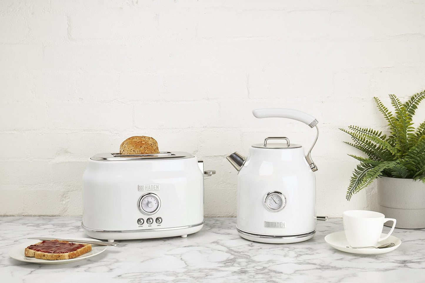 Haden Dorset 75083 Stainless Steel 1500W Retro Toaster 4 Slice Wide Slot w/Removable Crumb Tray and Settings, Black/Copper Toasters w/Adjustable Browning Control, Smart Toaster