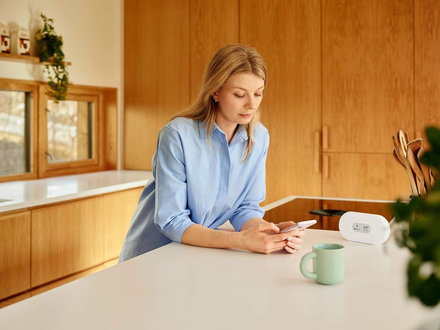 Airthings 2960 View Plus - Radon & Air Quality Monitor (PM, CO2, VOC, Humidity, Temp, Pressure)