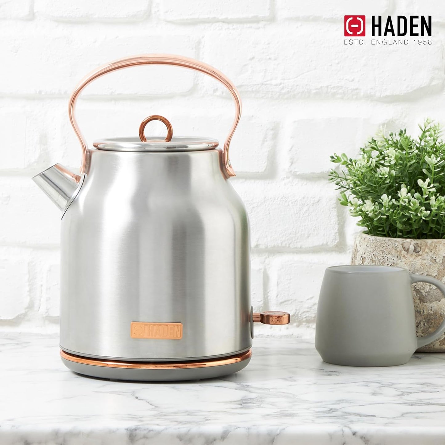 Haden 75041 Heritage 1.7 Liter (7 Cup) Stainless Steel Electric Kettle with Auto Shut-Off and Boil Dry Protection, Black/Copper