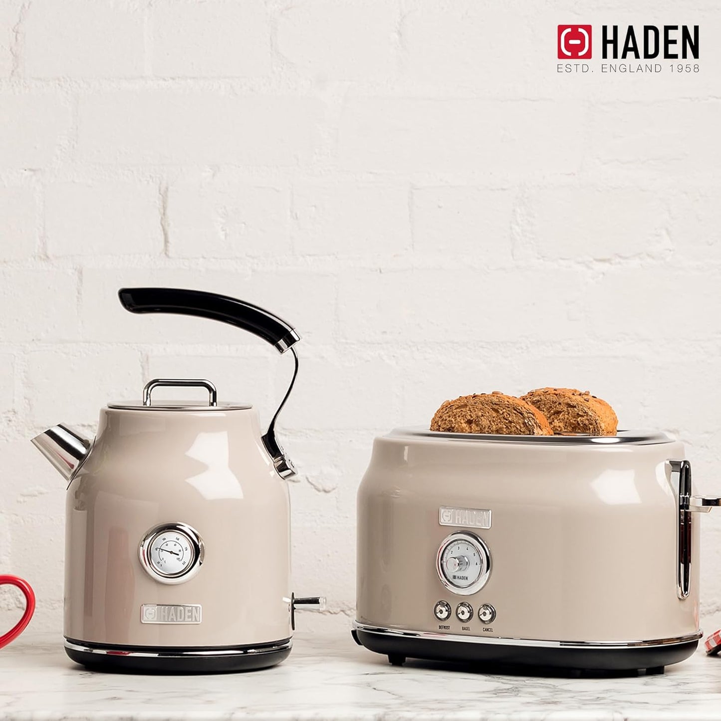 Haden Dorset 75083 Stainless Steel 1500W Retro Toaster 4 Slice Wide Slot w/Removable Crumb Tray and Settings, Black/Copper Toasters w/Adjustable Browning Control, Smart Toaster