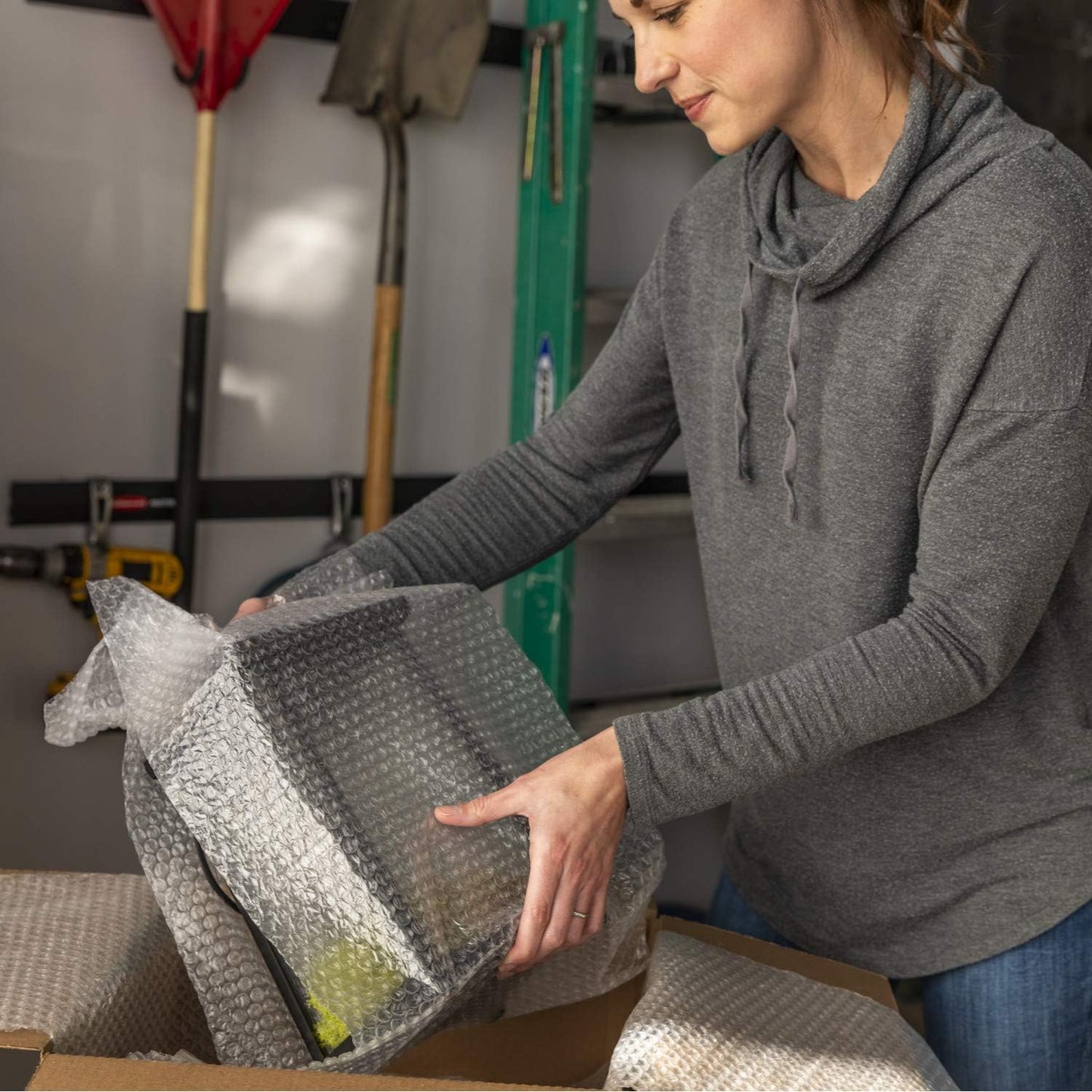 Bubble Wrap Roll, Original Bubble Cushioning, 12" x 175', Perforated Every 12", 1 Pack (12" x 175'), New