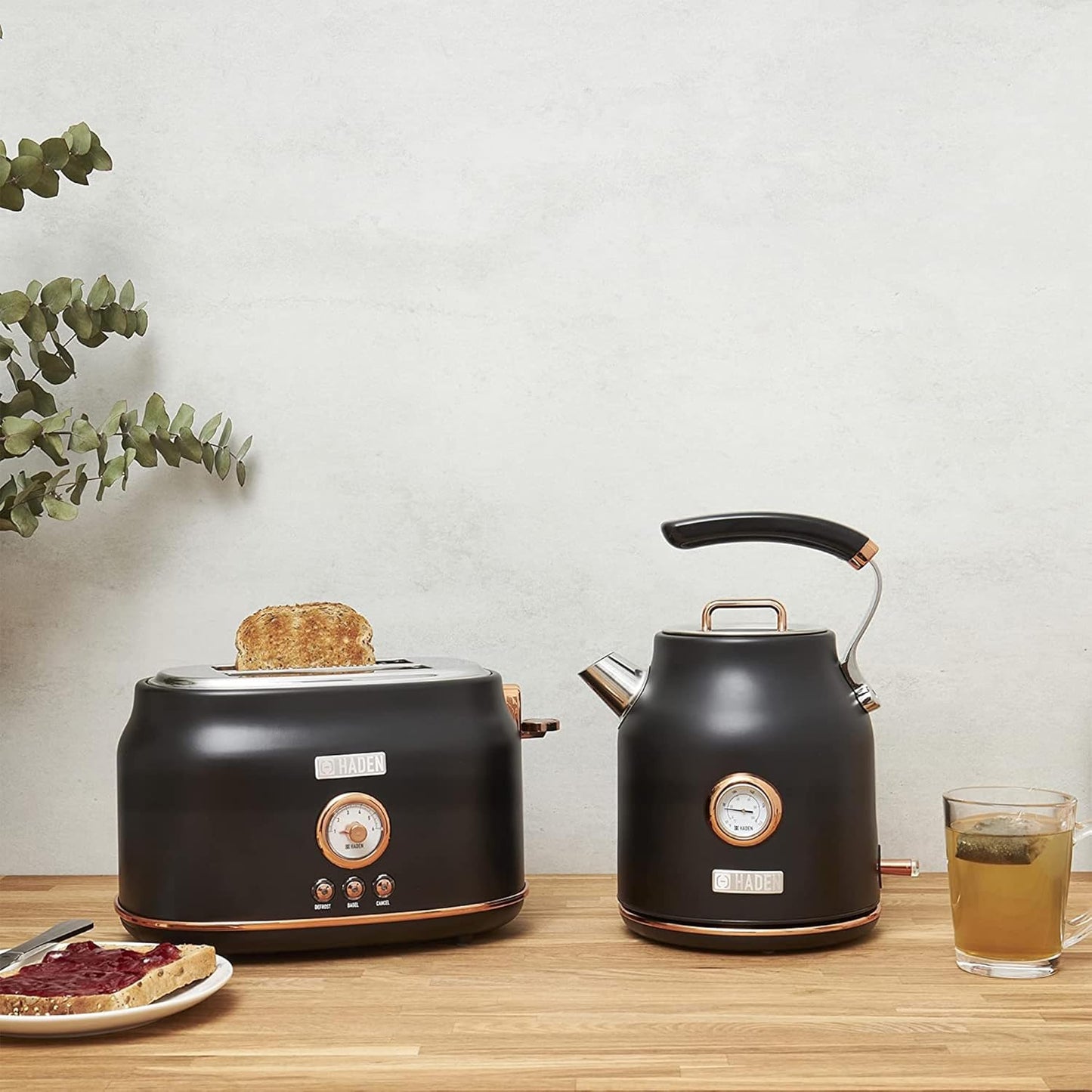 Haden Dorset 75083 Stainless Steel 1500W Retro Toaster 4 Slice Wide Slot w/Removable Crumb Tray and Settings, Black/Copper Toasters w/Adjustable Browning Control, Smart Toaster