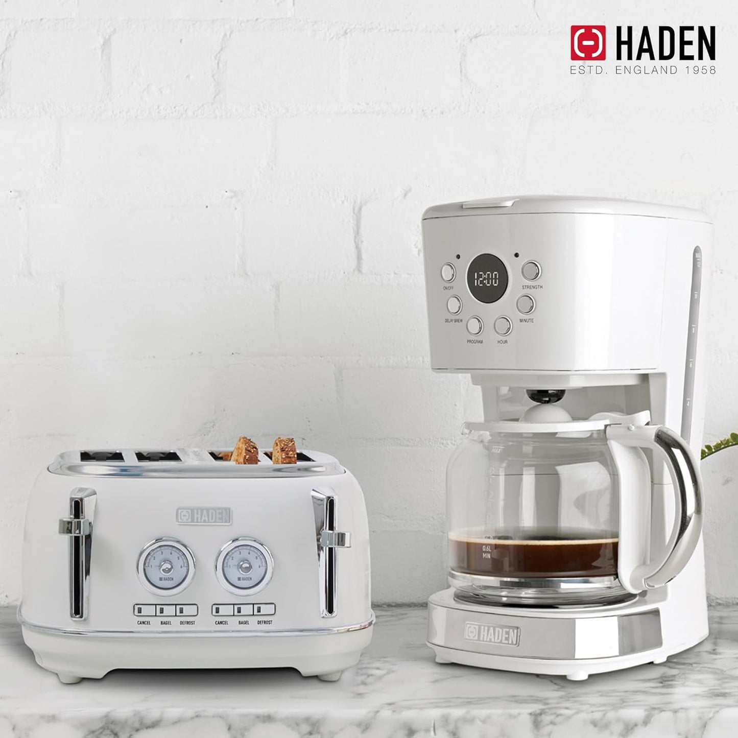 Haden Dorset 75083 Stainless Steel 1500W Retro Toaster 4 Slice Wide Slot w/Removable Crumb Tray and Settings, Black/Copper Toasters w/Adjustable Browning Control, Smart Toaster