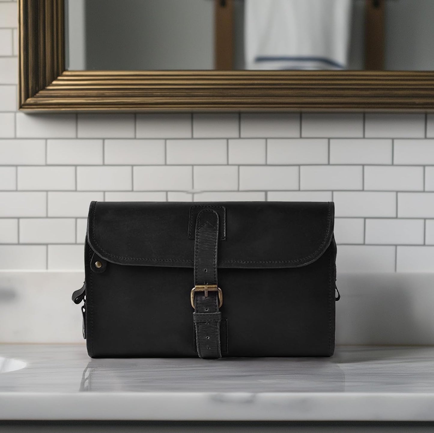 LEATHER VILLAGE Hanging Toiletry Bag for Men & Women, Handcrafted Vintage Cosmetic & Shaving Organizer Travel Dopp Kit- Brown