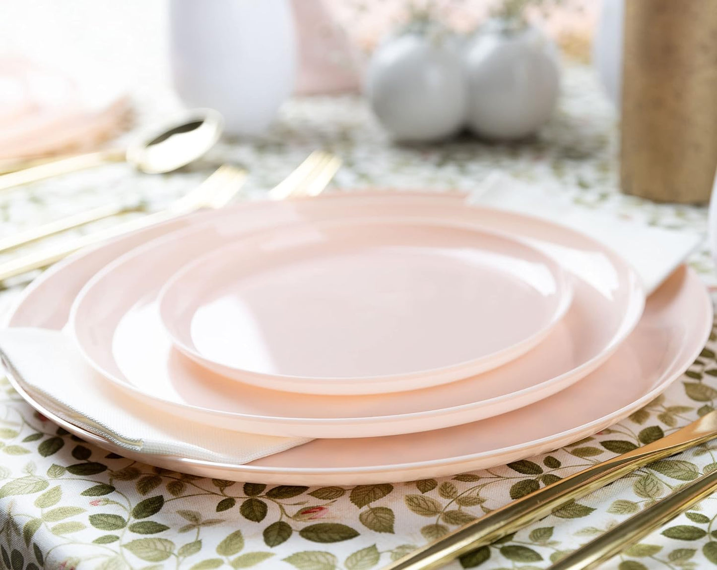 PLASTICPRO [30 Pack 10.7'' Christmass Green Plastic Party Plates Edge Collection Premium heavyweight Elegant Disposable Tableware Dishes