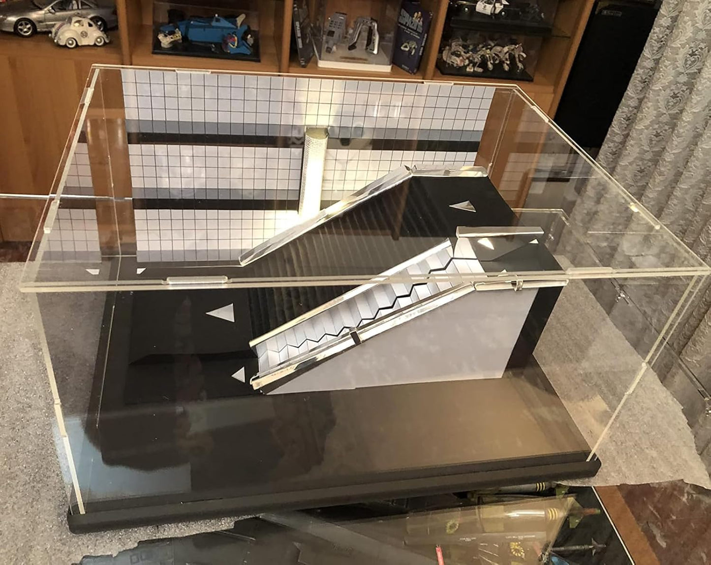 Thickened Clear Acrylic Display Case for Lego 10330 43268 76450 42170 10295 10353 Collectibles, Transparent Box Dustproof Protection with Wood-Plastic Base & String Light, Black Inside 40x20x20cm