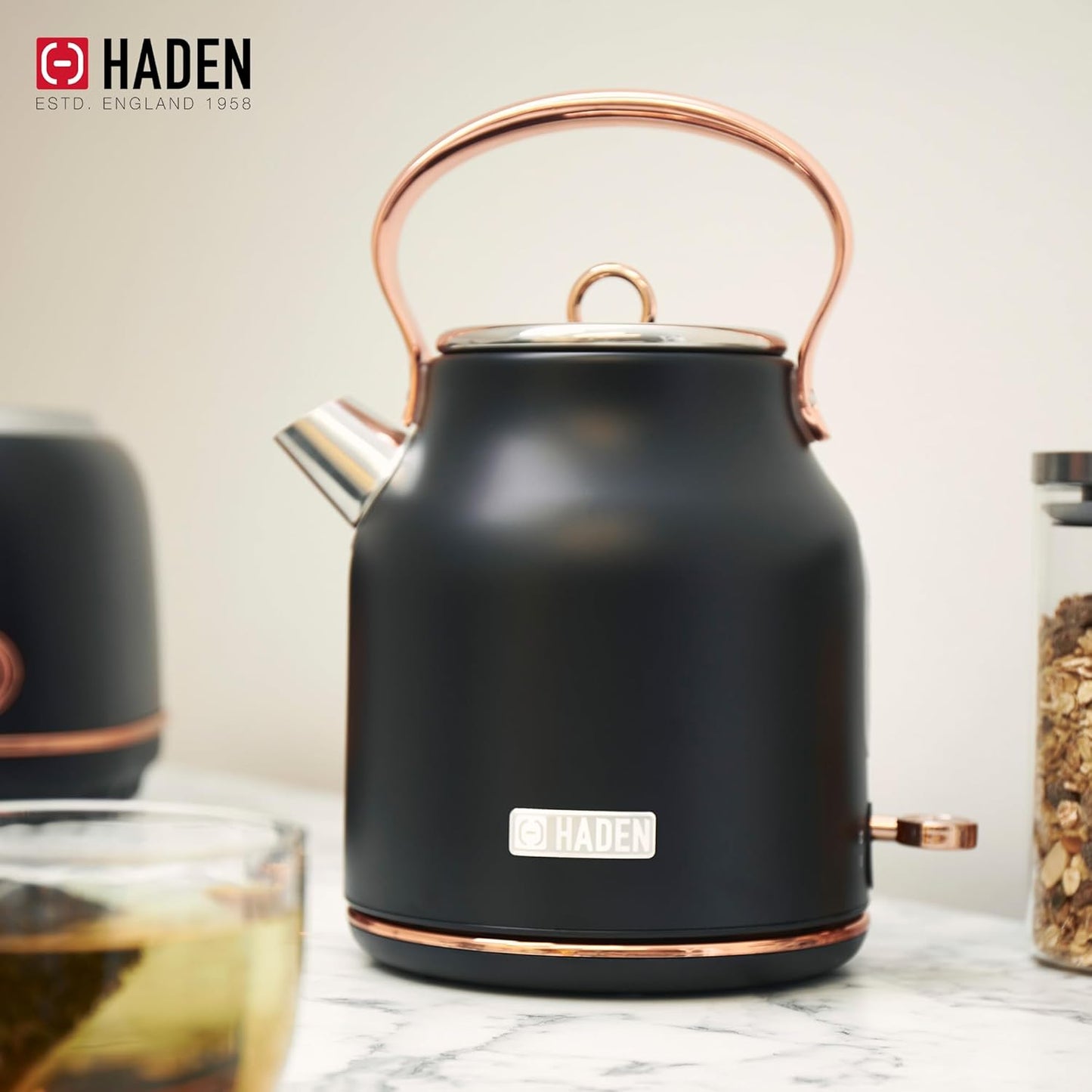 Haden 75041 Heritage 1.7 Liter (7 Cup) Stainless Steel Electric Kettle with Auto Shut-Off and Boil Dry Protection, Black/Copper