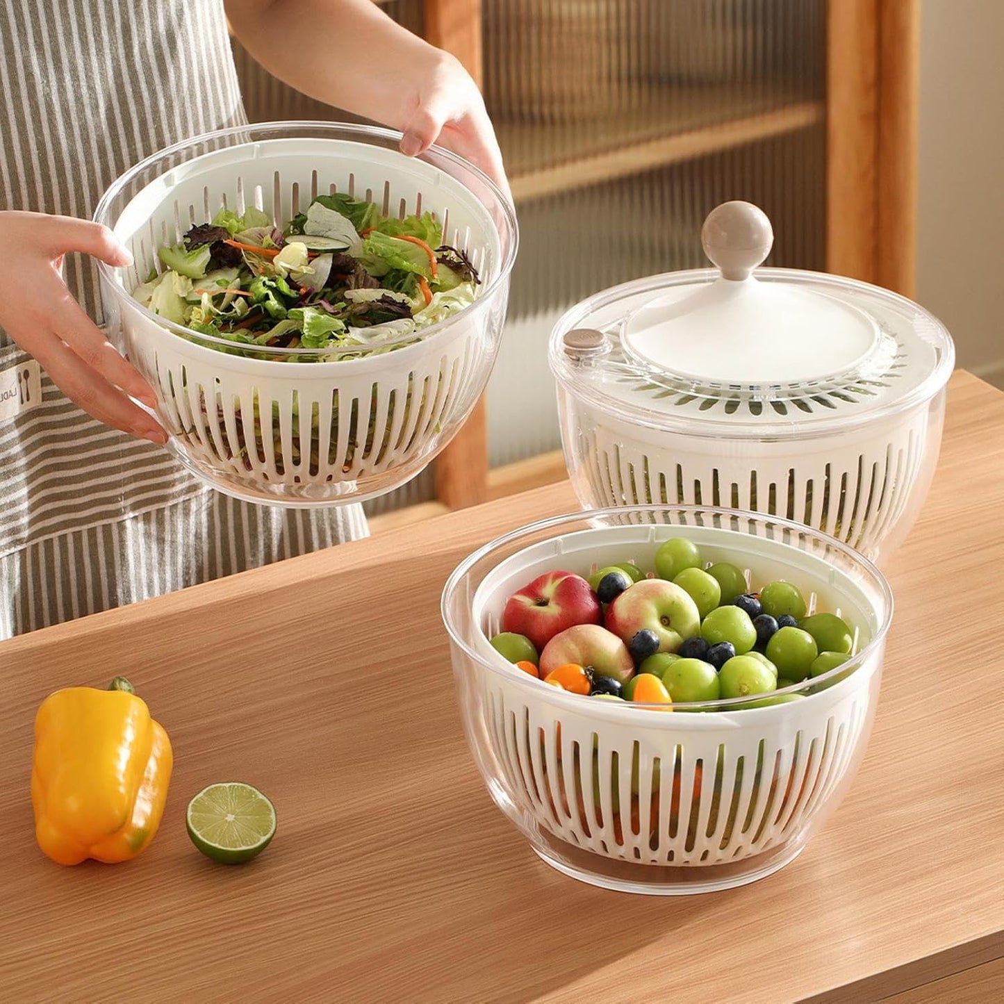 Small Salad Spinner – 4.5 L Vegetable Centrifuge – Non-Slip Base Easy Cleaning Container Storage for Vegetables in Refrigerator