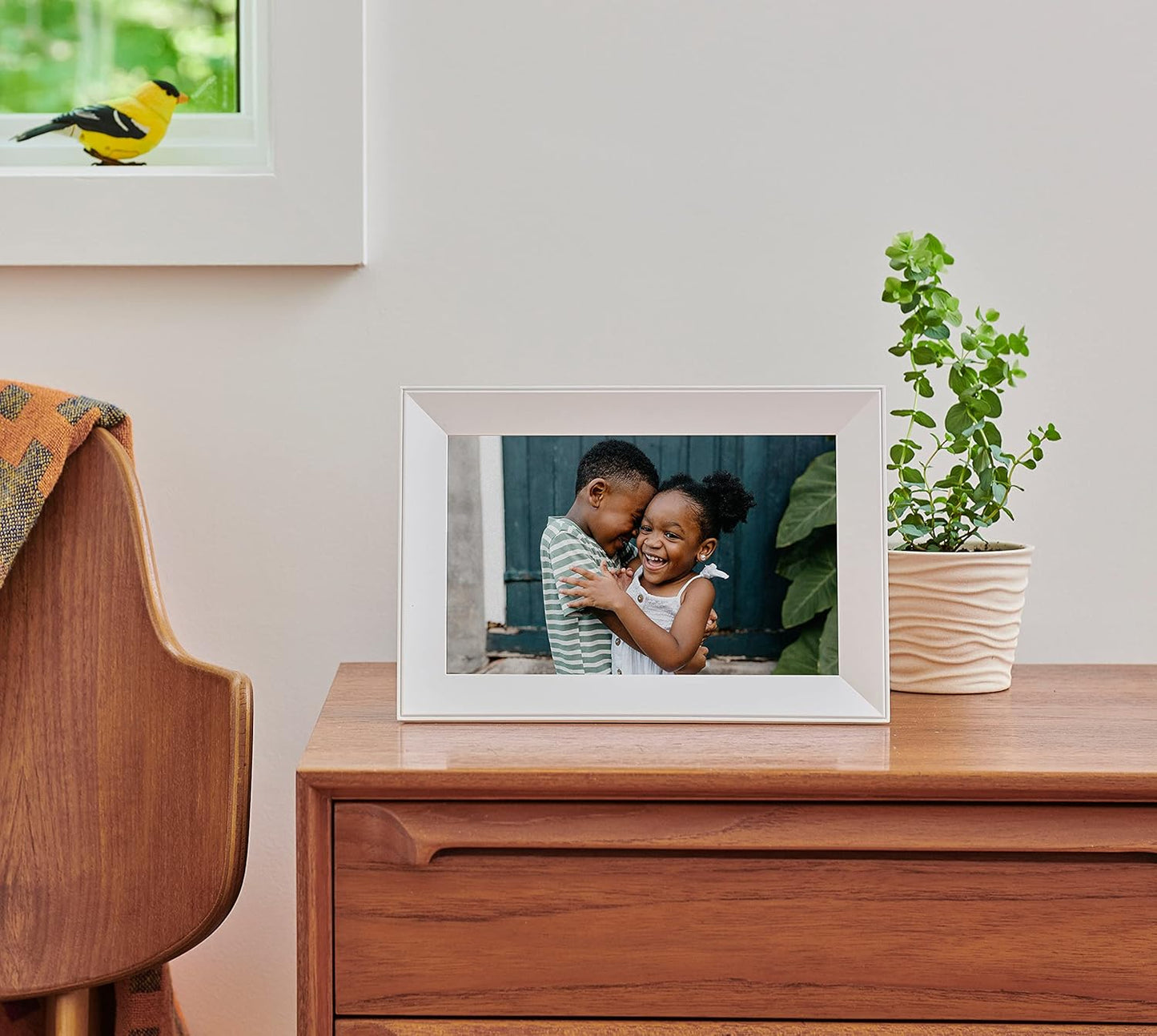 Aura Aspen 12" Digital Photo Frame - Black with Paper Mat
