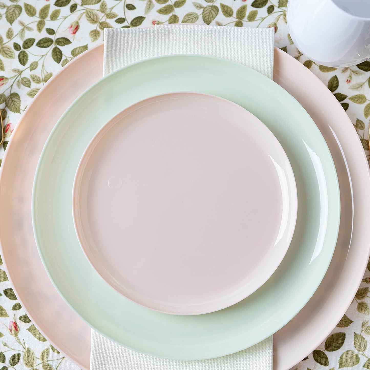 PLASTICPRO [30 Pack 10.7'' Christmass Green Plastic Party Plates Edge Collection Premium heavyweight Elegant Disposable Tableware Dishes