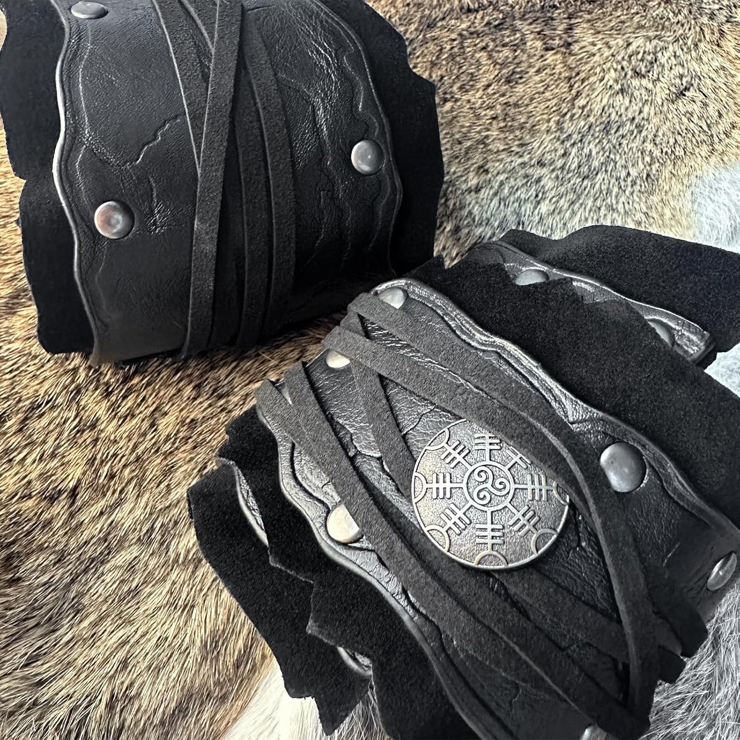 HiiFeuer Medieval Suede Arm Wraps, Renaissance Artificial Fur Bracers, Viking Wrist Band Archery Arm Guards Knight Gauntlets