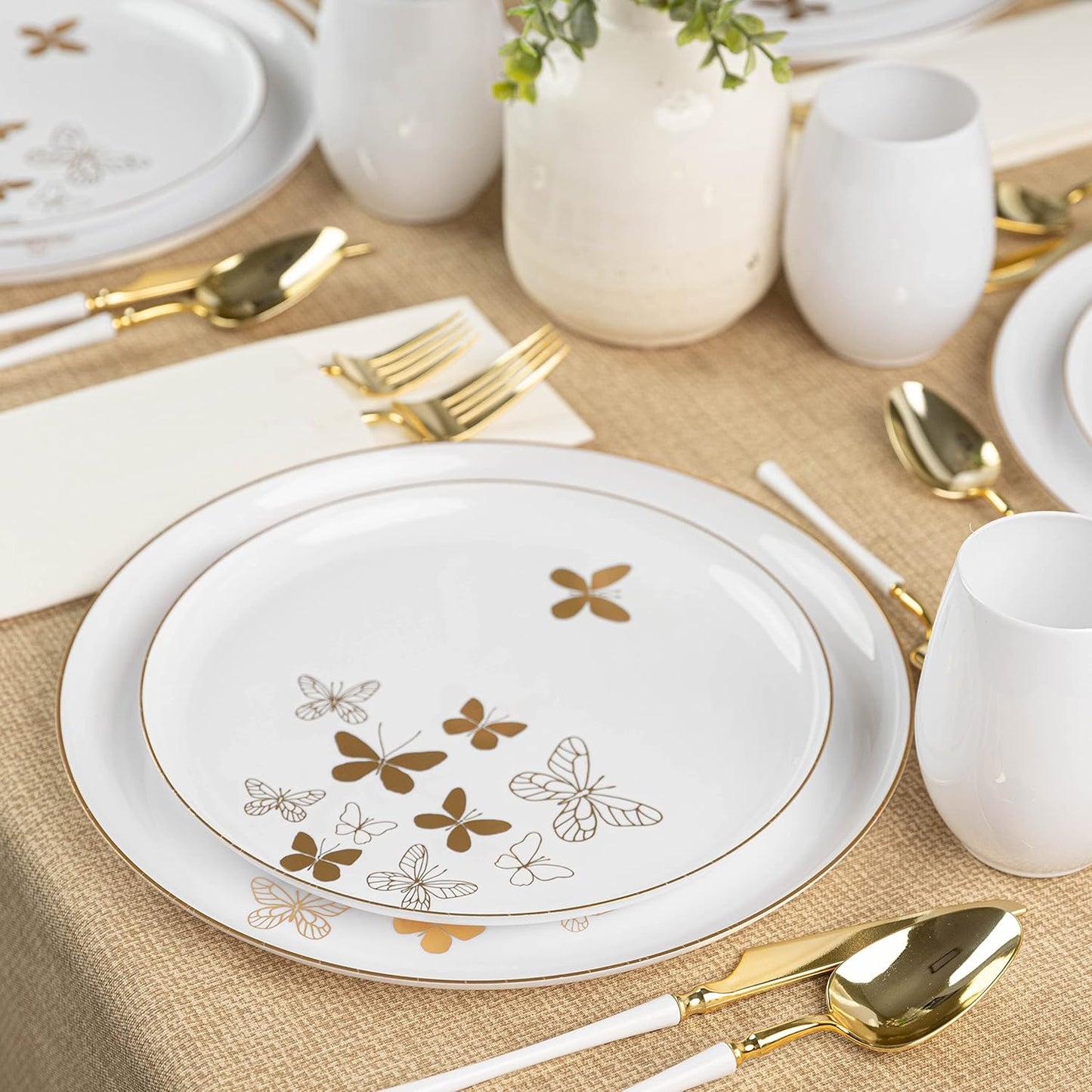 PLASTICPRO [30 Pack 10.7'' Christmass Green Plastic Party Plates Edge Collection Premium heavyweight Elegant Disposable Tableware Dishes