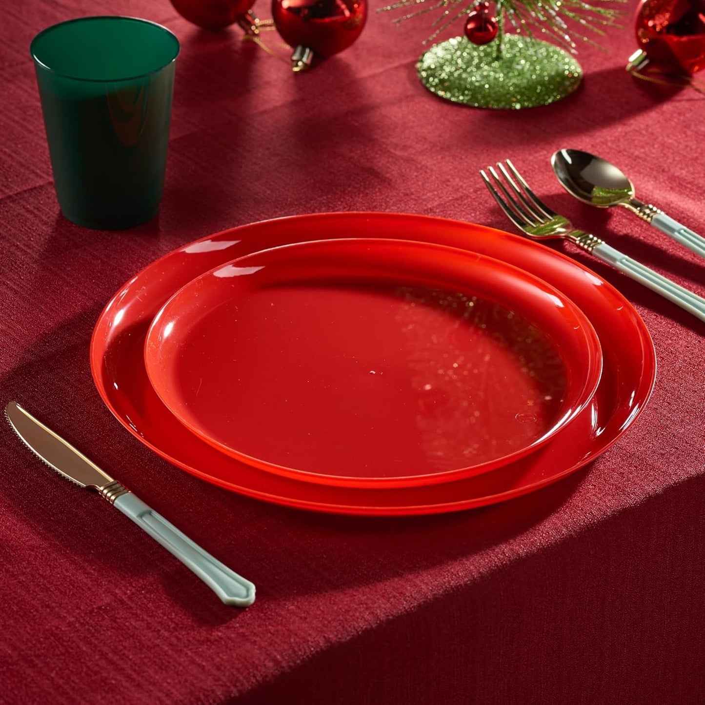 PLASTICPRO [30 Pack 10.7'' Christmass Green Plastic Party Plates Edge Collection Premium heavyweight Elegant Disposable Tableware Dishes