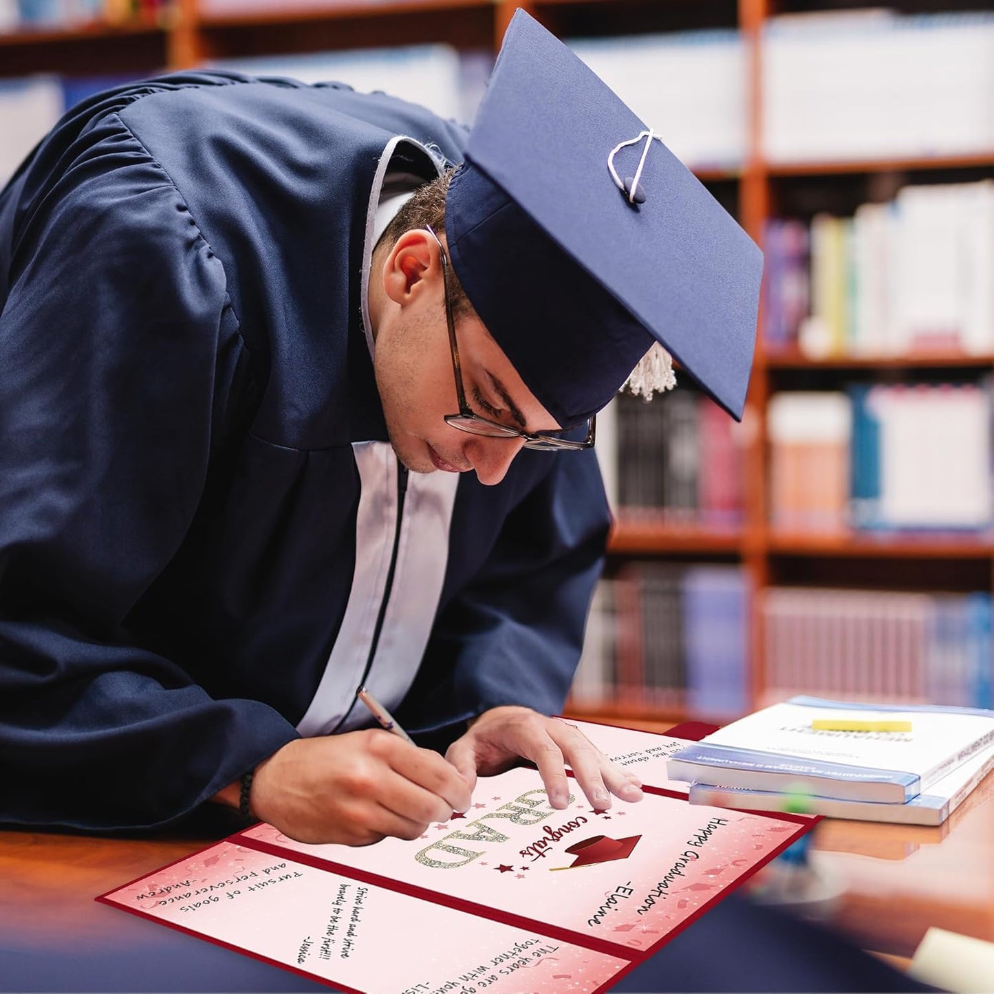 Vlipoeasn 2025 Graduation Guest Book Alternative, Red Gold Class of 2025 Graduation Party Decorations, Graduation Signature Book for 2025 College High School, Unique Graduation Gifts for Friends
