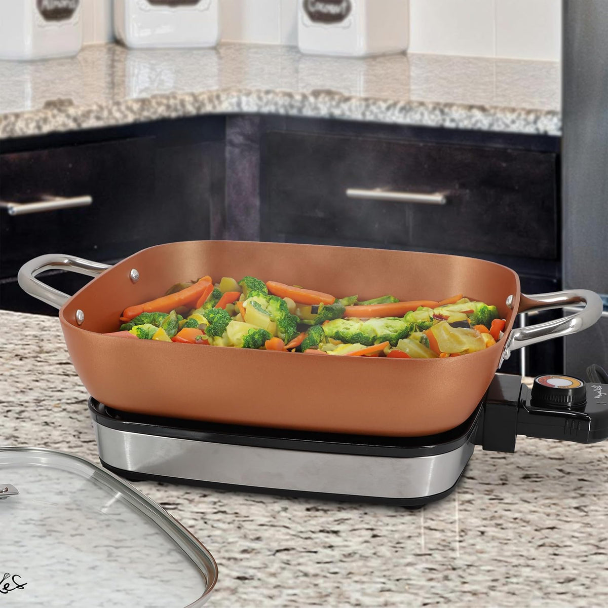 MegaChef - Electric frying pan with copper non-stick coating, tempered glass lid and adjustable temperature control, versatile small kitchen appliance (11.81 inch pan)