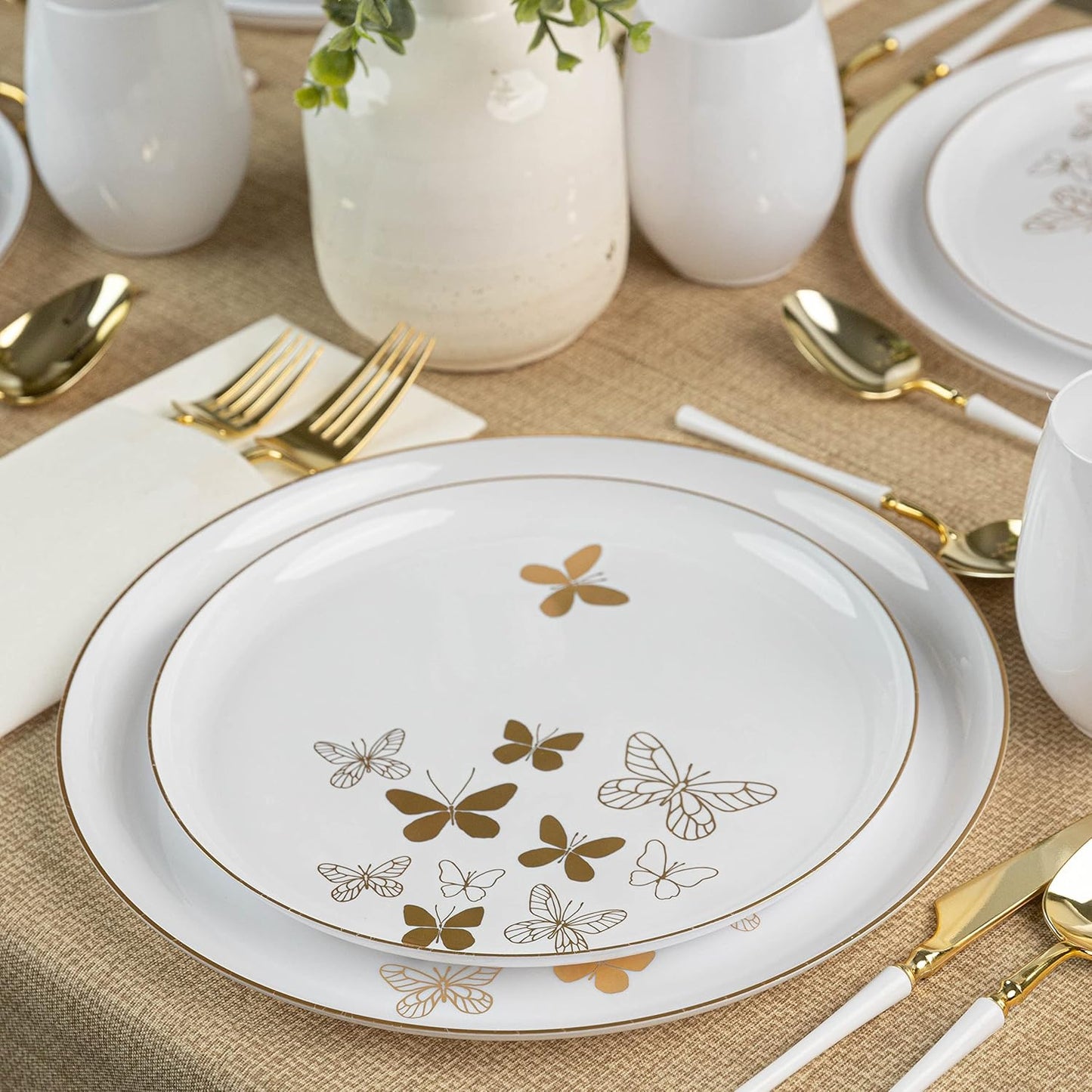 PLASTICPRO [30 Pack 10.7'' Christmass Green Plastic Party Plates Edge Collection Premium heavyweight Elegant Disposable Tableware Dishes