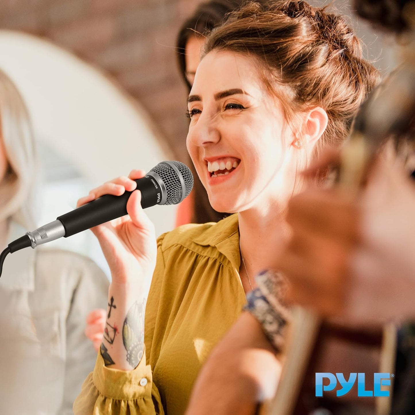 Pyle Professional Dynamic Vocal Microphone - Moving Coil Dynamic Cardioid Unidirectional Handheld Microphone with ON/OFF Switch Includes 15ft XLR Audio Cable to 1/4'' Audio Connection - PDMIC59