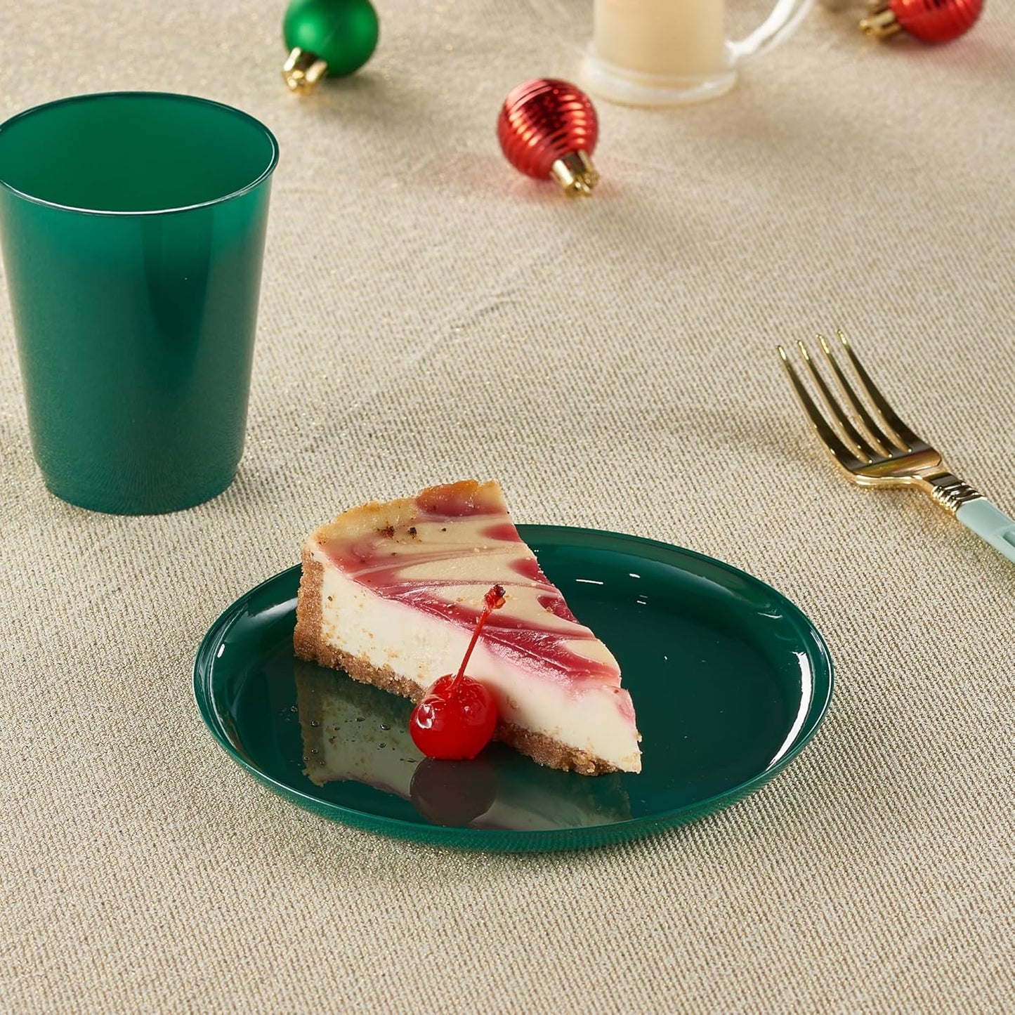 PLASTICPRO [30 Pack 10.7'' Christmass Green Plastic Party Plates Edge Collection Premium heavyweight Elegant Disposable Tableware Dishes