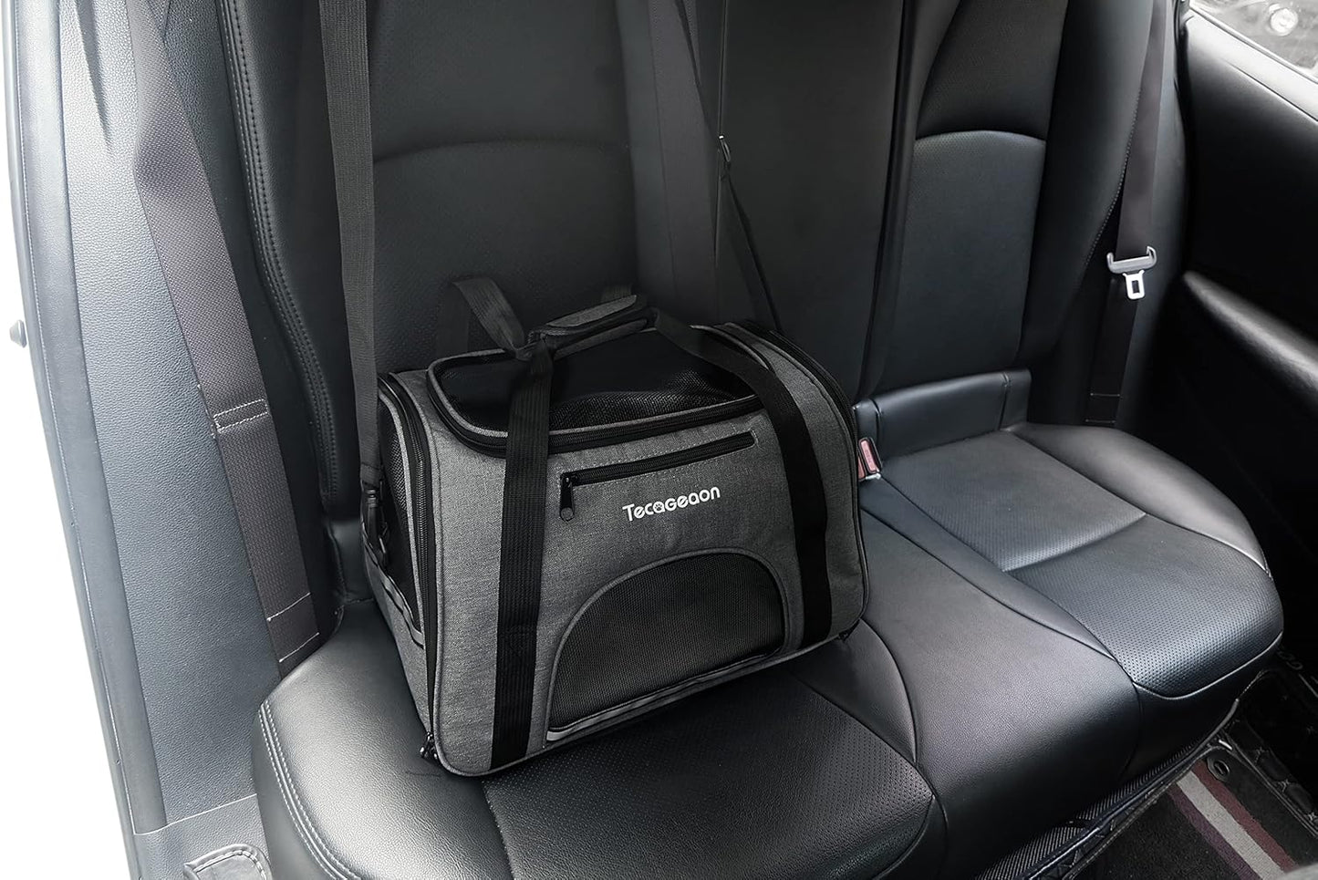 Tecageaon soft Pet Carrier Cat Carrier Dog Carrier for Small Dogs Cats Kitten Dogs Puppies,Escape-Proof,Airline Approved for Travel ,Breathable,5 Mesh Windows (Medium, Grey)