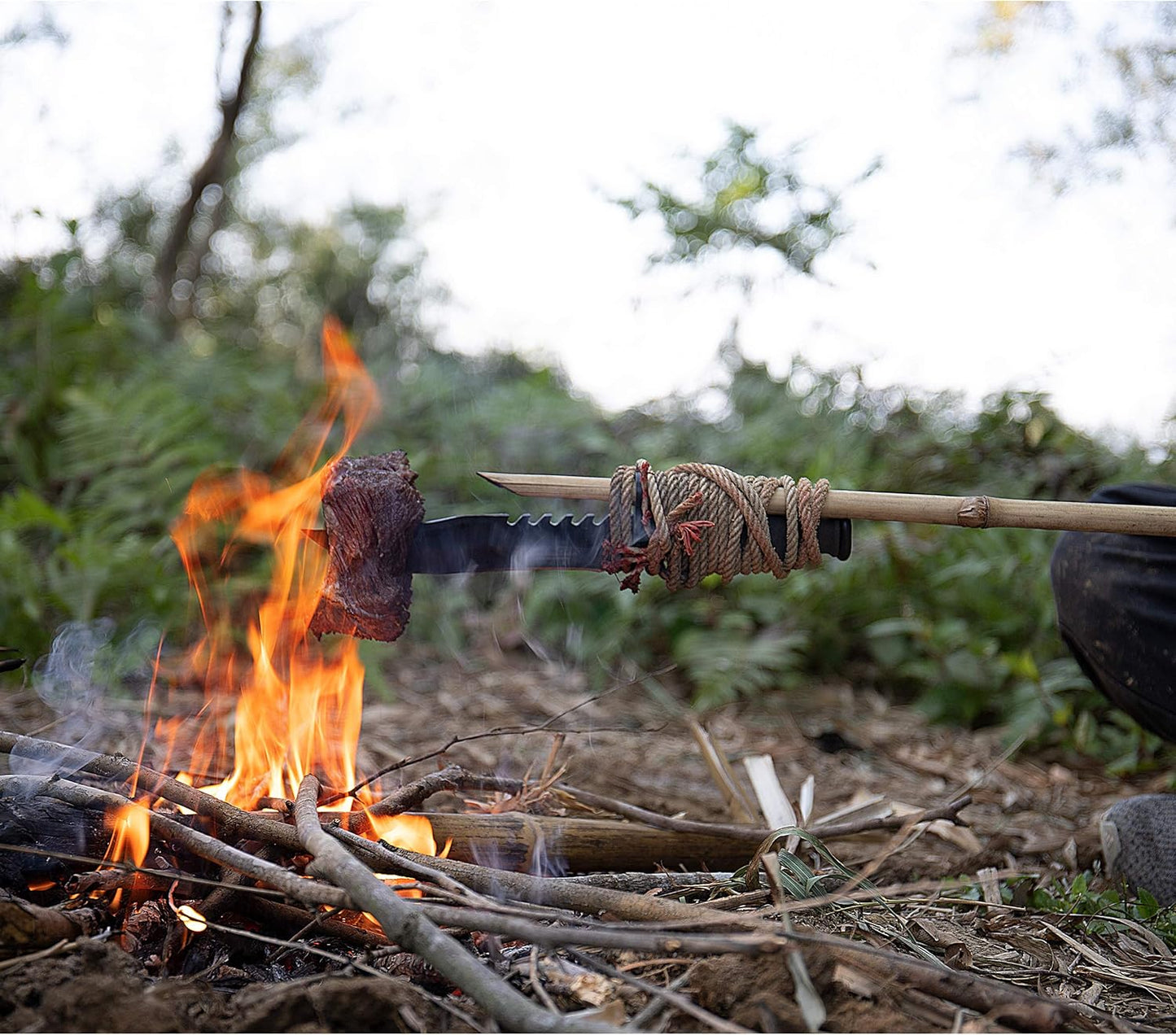 Fixed Blade Camping Knife, Hunting Knife with Nylon Sheath in Non-Slip Handle and High Carbon Stainless Steel Black Blade, Tactical Tools for Outdoor Hiking, Fishing, Carving, Diving, Bowie Combat Knife Everyday Carry