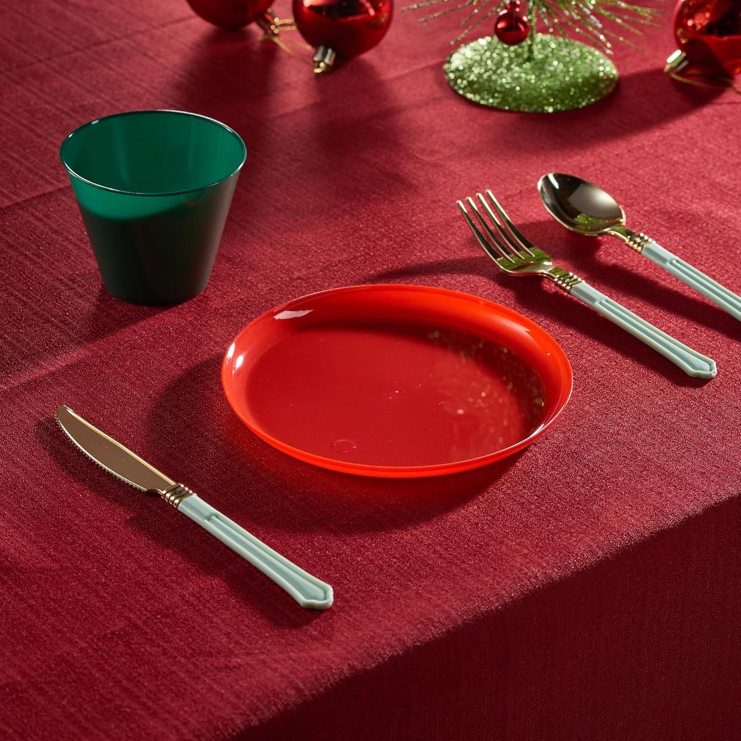 PLASTICPRO [30 Pack 10.7'' Christmass Green Plastic Party Plates Edge Collection Premium heavyweight Elegant Disposable Tableware Dishes