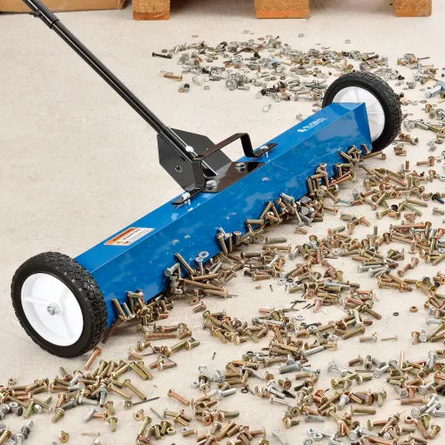 Global Industrial™ Magnetic Floor Sweeper, 36" Cleaning Width