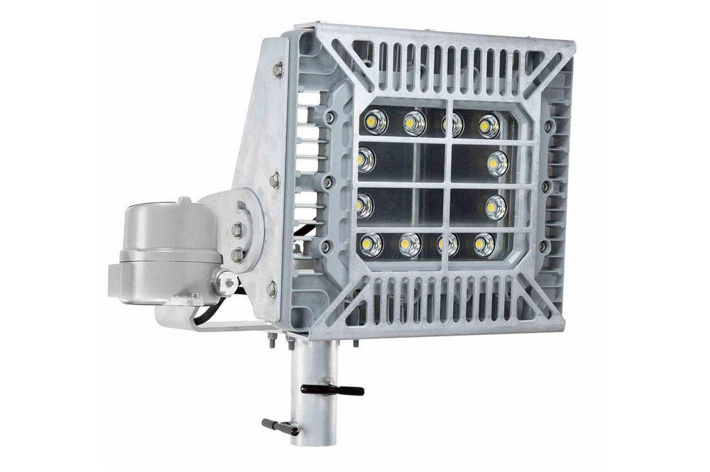 150W Explosion Proof Pole Mount LED Fixture - Slip Fitter Yoke - C2D1/C1D2 - Day/Night Photocell