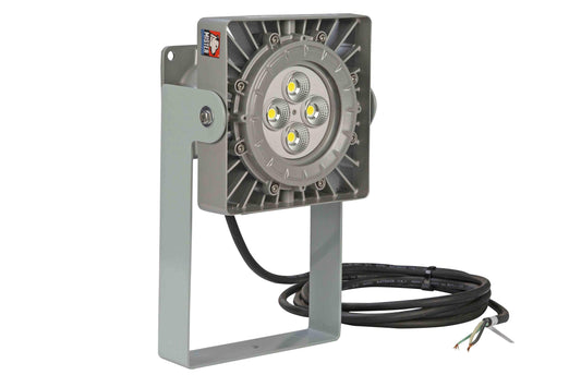 Larson 960W High Intensity LED Light Tower - Three Stage Mast - Extends up to 30 Feet - 129,600 Lumens