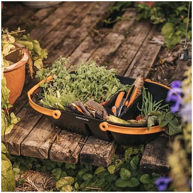 Fiskars Harvest Basket, Container for Gardening and Harvesting, Garden Tool with Ergonomic Handles and Collander