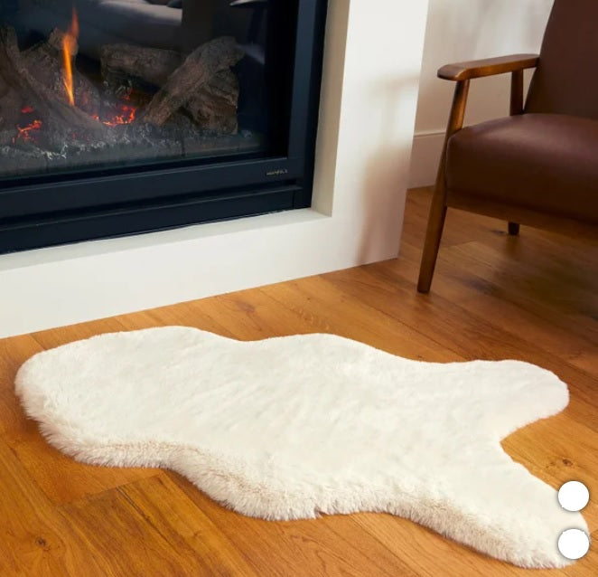 Mon Château Single Faux Fur Rug