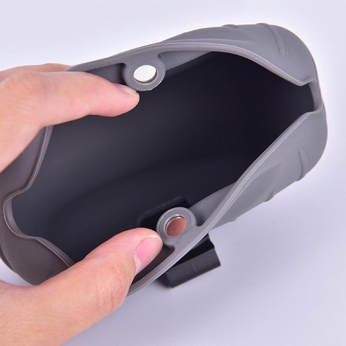 tooloflife Dog Treat Pouch, Silicone Dog Training Bag Portable Dog Treat Bag with Magnetic Closing and Waist Clip for Dog Training 3PCS Black