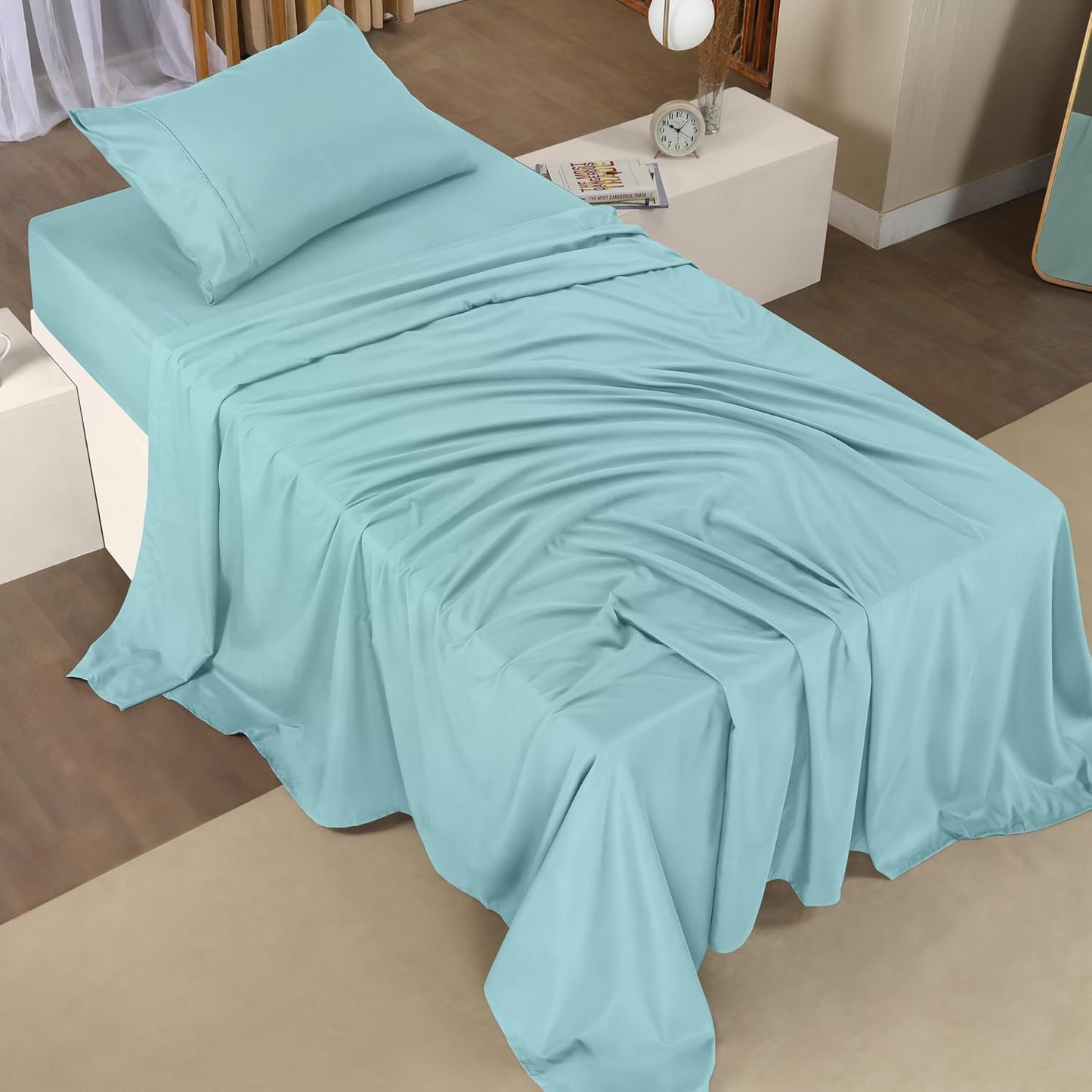 Utopia Bedding Queen Bed Sheet Set - 4 Piece Bedding - Soft Brushed Microfiber Fabric - Shrinkage & Fade Resistant - Easy Care (White)