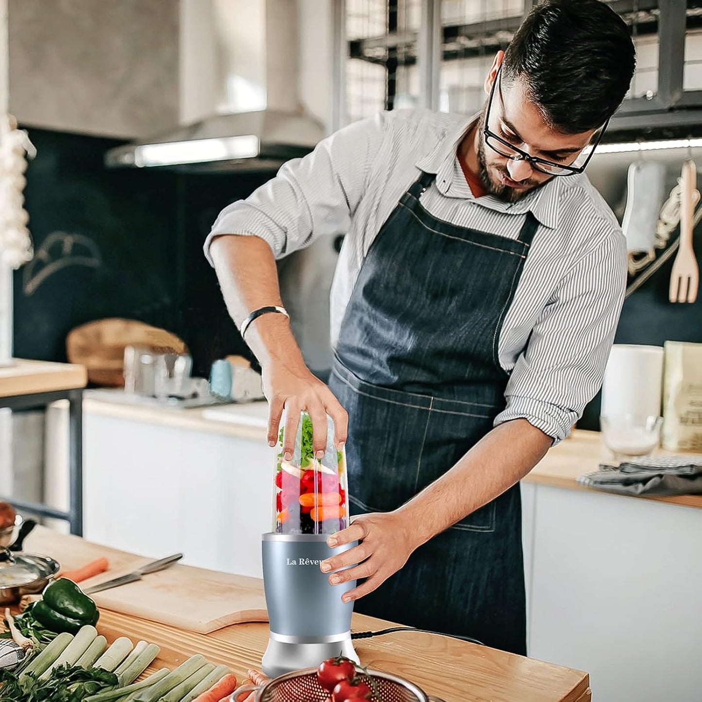 La Reveuse Personal Size Blender 250 Watts Power for Shakes Smoothies Seasonings Sauces with 1 Piece 15 oz Cup,1 Piece 10 oz Mug,BPA Free (Black)