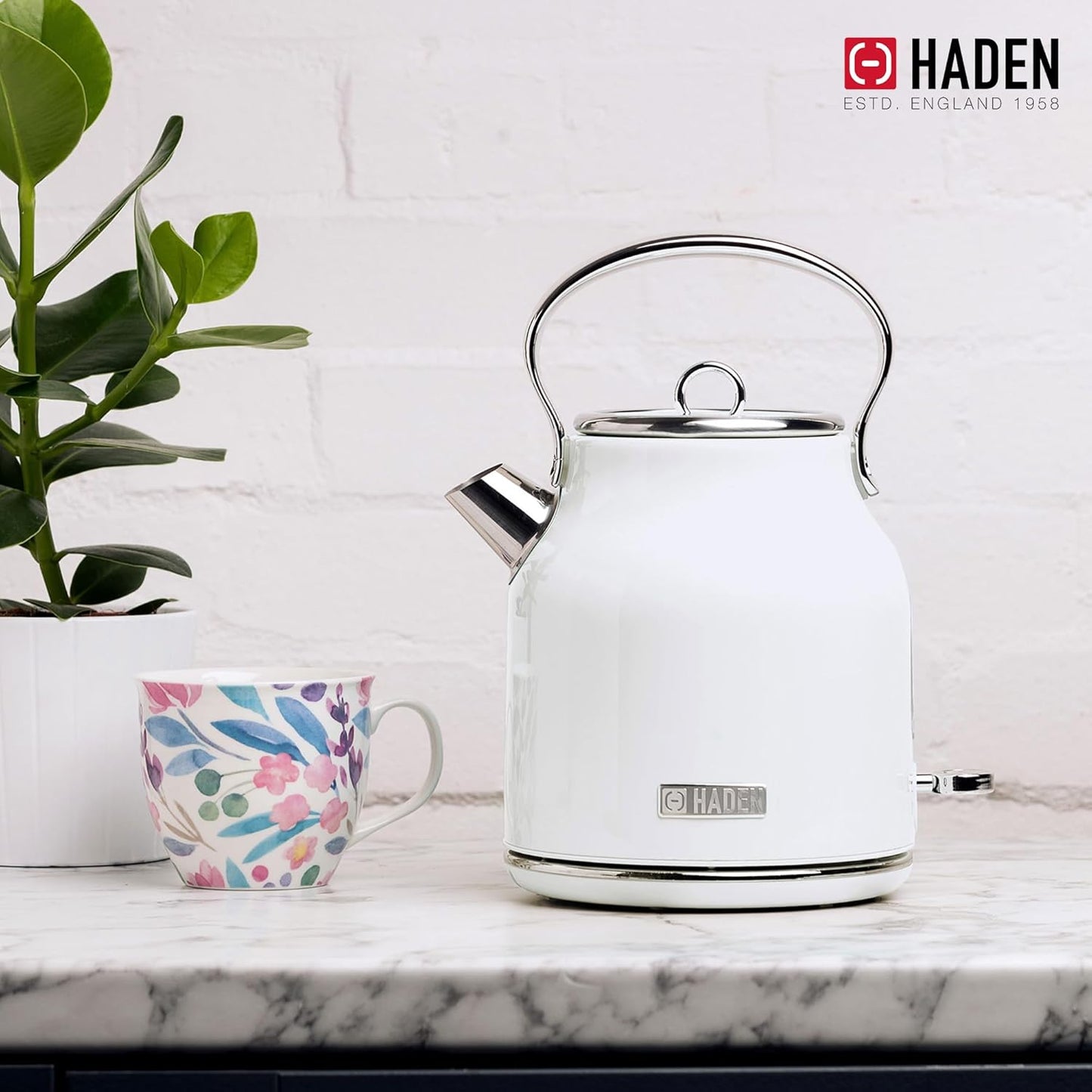 Haden 75041 Heritage 1.7 Liter (7 Cup) Stainless Steel Electric Kettle with Auto Shut-Off and Boil Dry Protection, Black/Copper