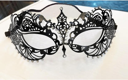 Sinsoledad masquerade mask for dance party, Mardi Gras, balls, costume party, weddings and fashion shows.