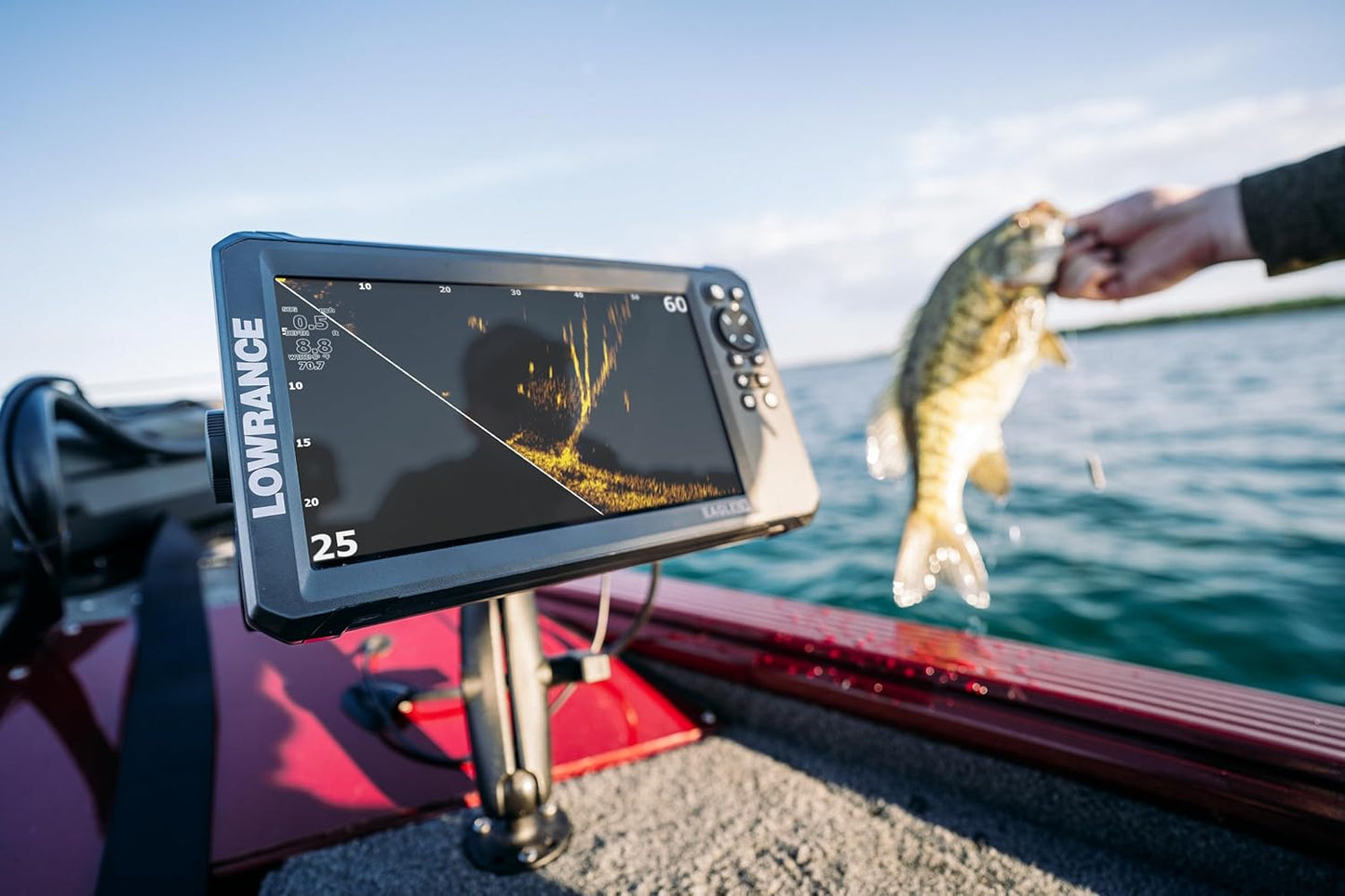 Lowrance Eagle Eye™ 9 Live AMER, 9" IPS Screen, Eagle Eye™ transducer, C-MAP® Inland Charts for The US, with Coverage of Over 17,000+ American Lakes