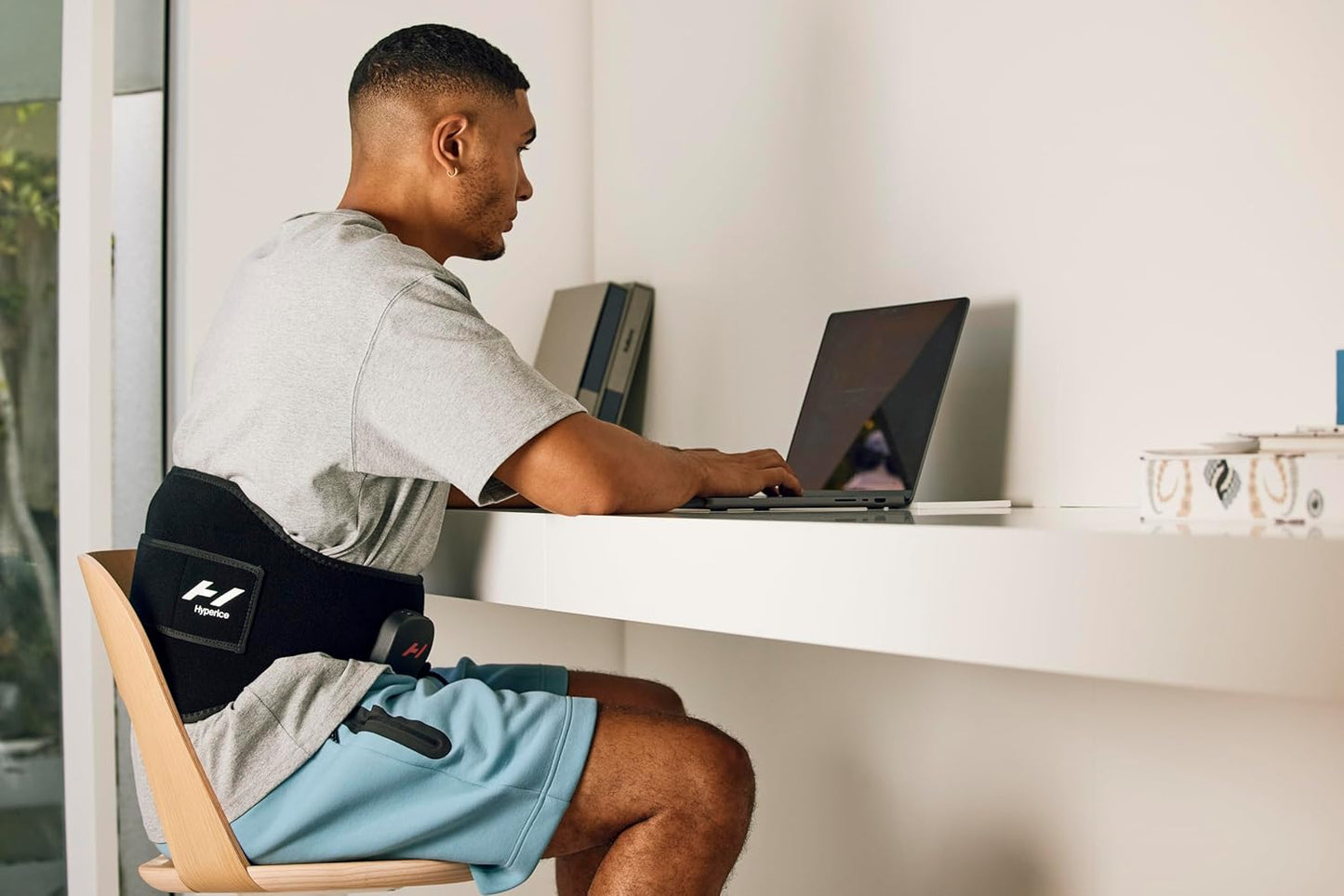 Hyperice Venom 2 Back - Advanced Heat + Vibration Massage Wrap