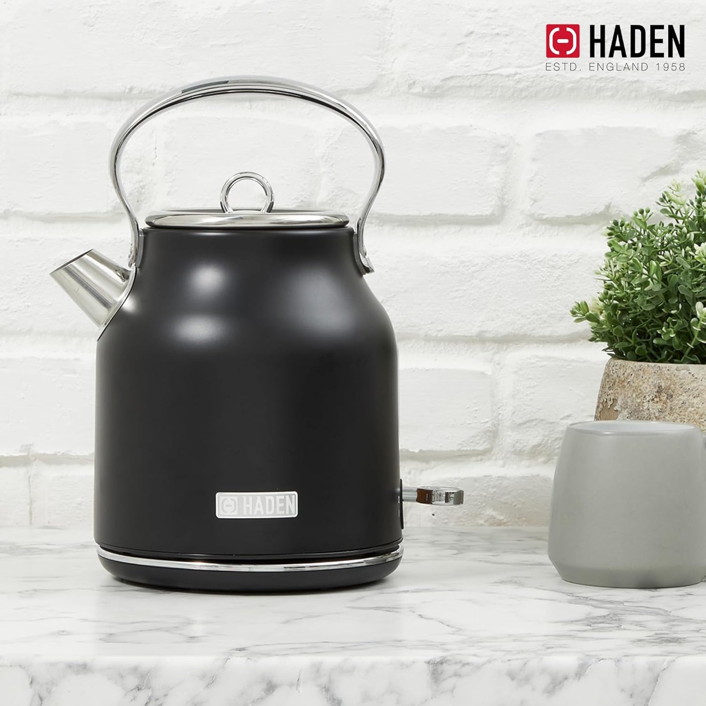 Haden 75041 Heritage 1.7 Liter (7 Cup) Stainless Steel Electric Kettle with Auto Shut-Off and Boil Dry Protection, Black/Copper